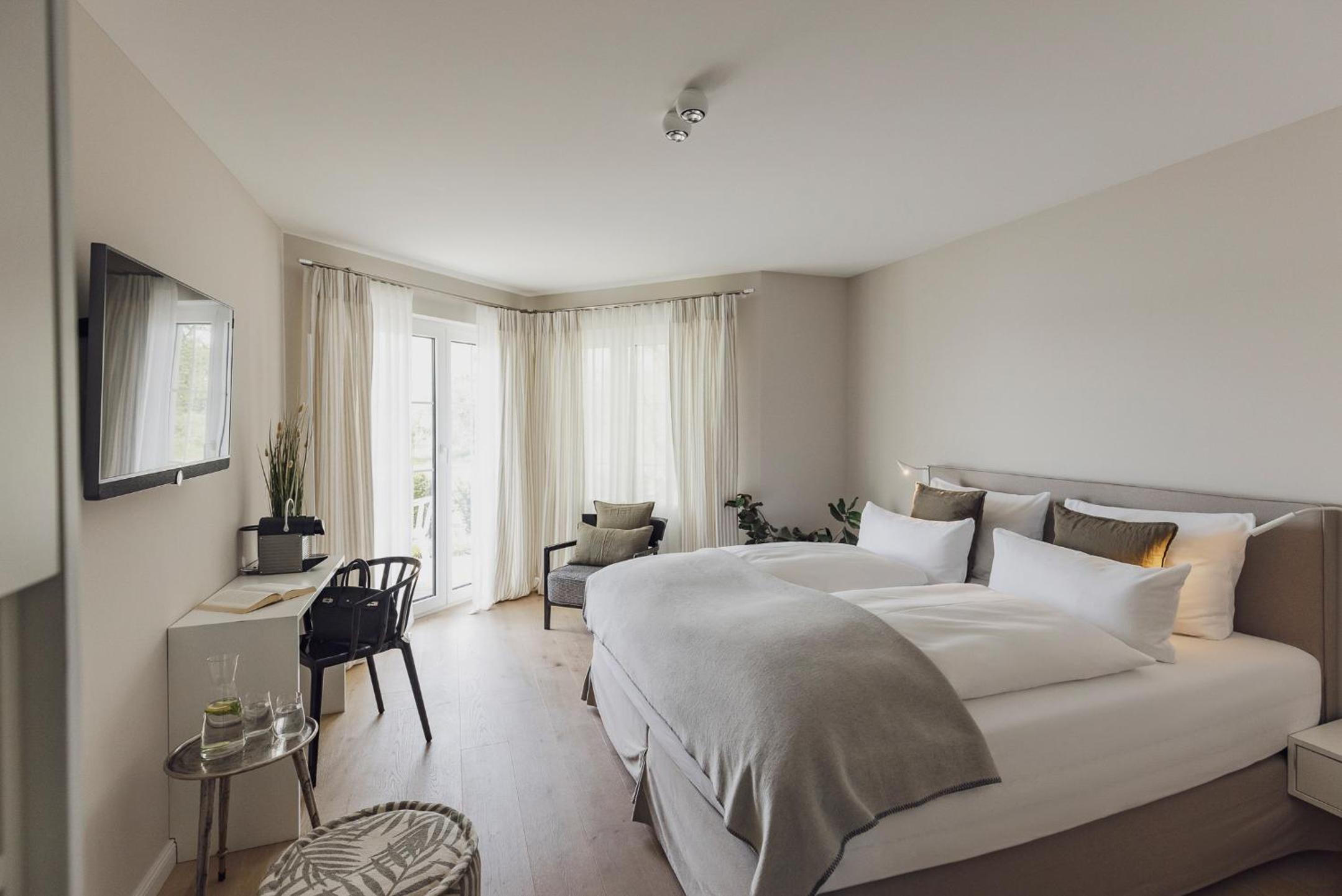 Comfort Double Room with Lake View in Lake House