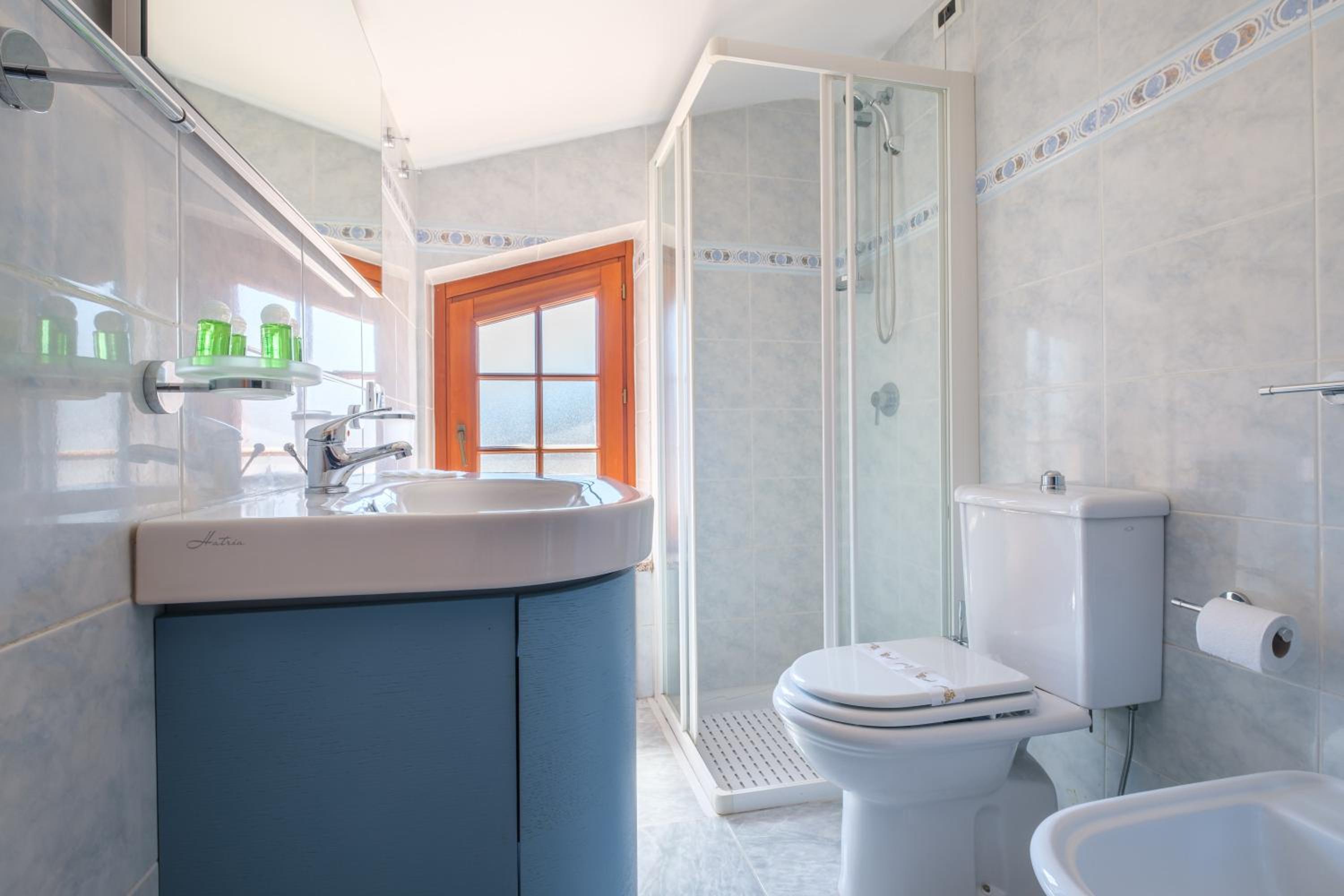 Two-Bedroom Deluxe Apartment with Ocean View photo 2