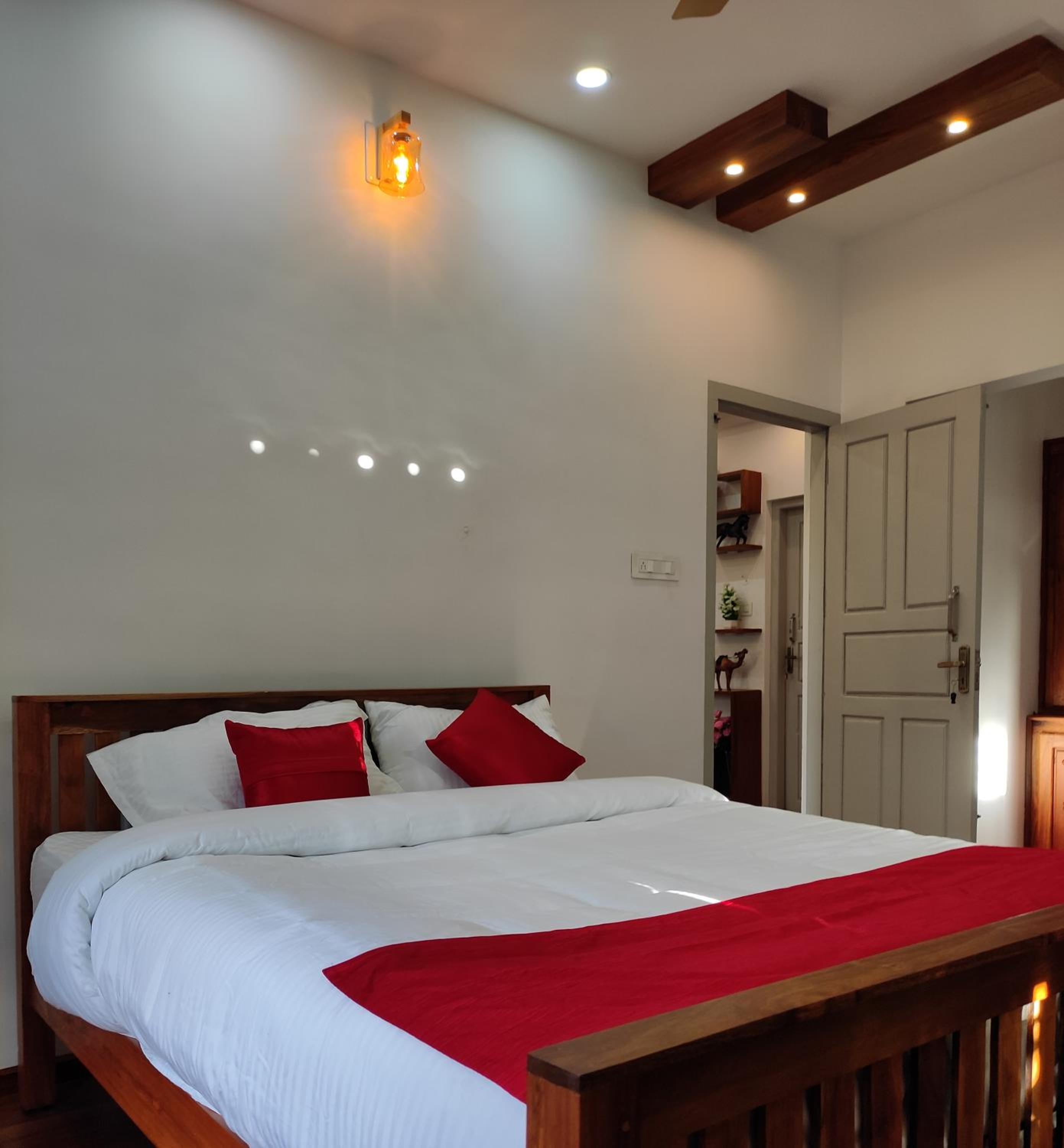 Deluxe Double Room (2 Adults + 1 Child) photo 1