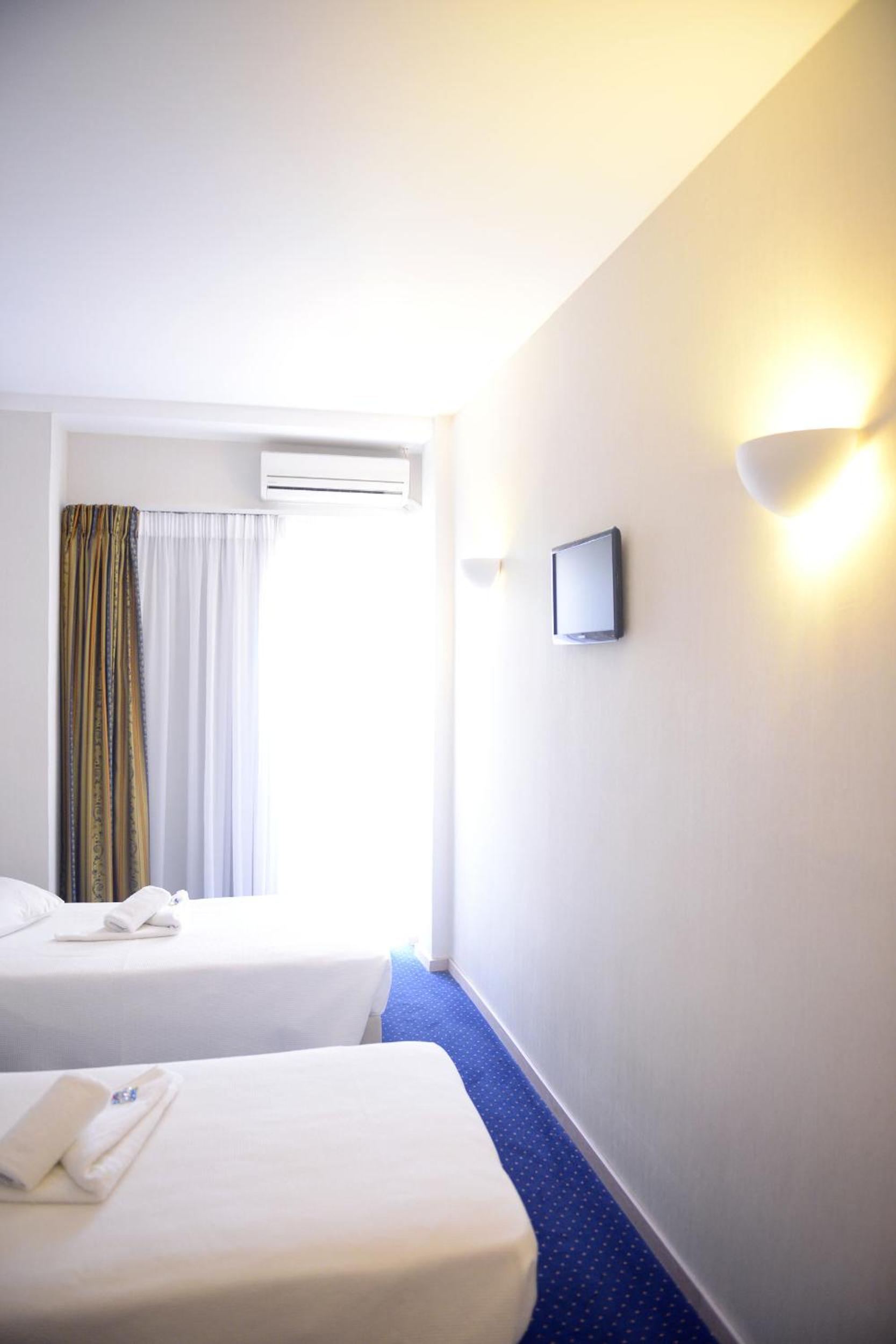 Double or Twin Room photo 1