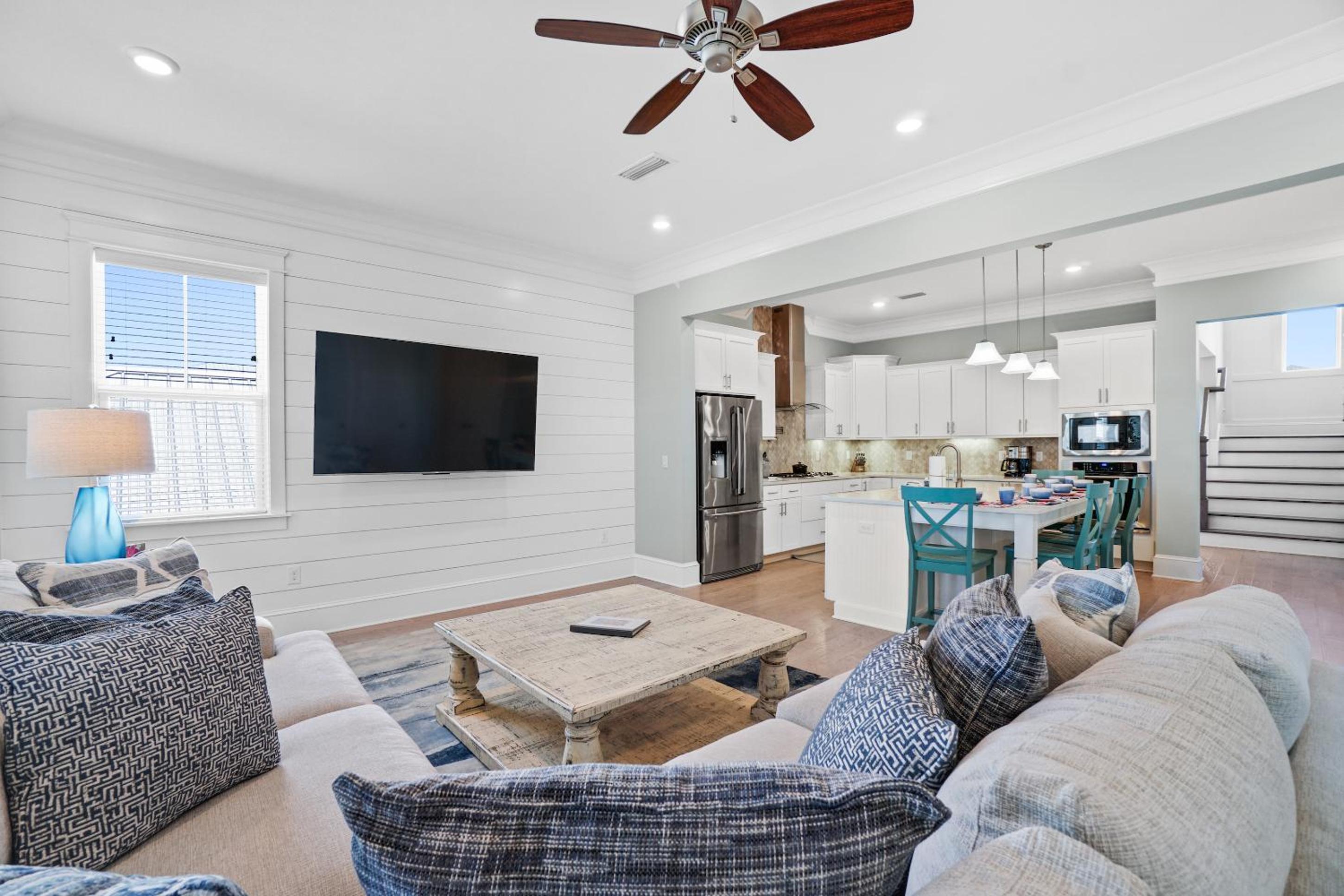 Six-Bedroom House photo 1