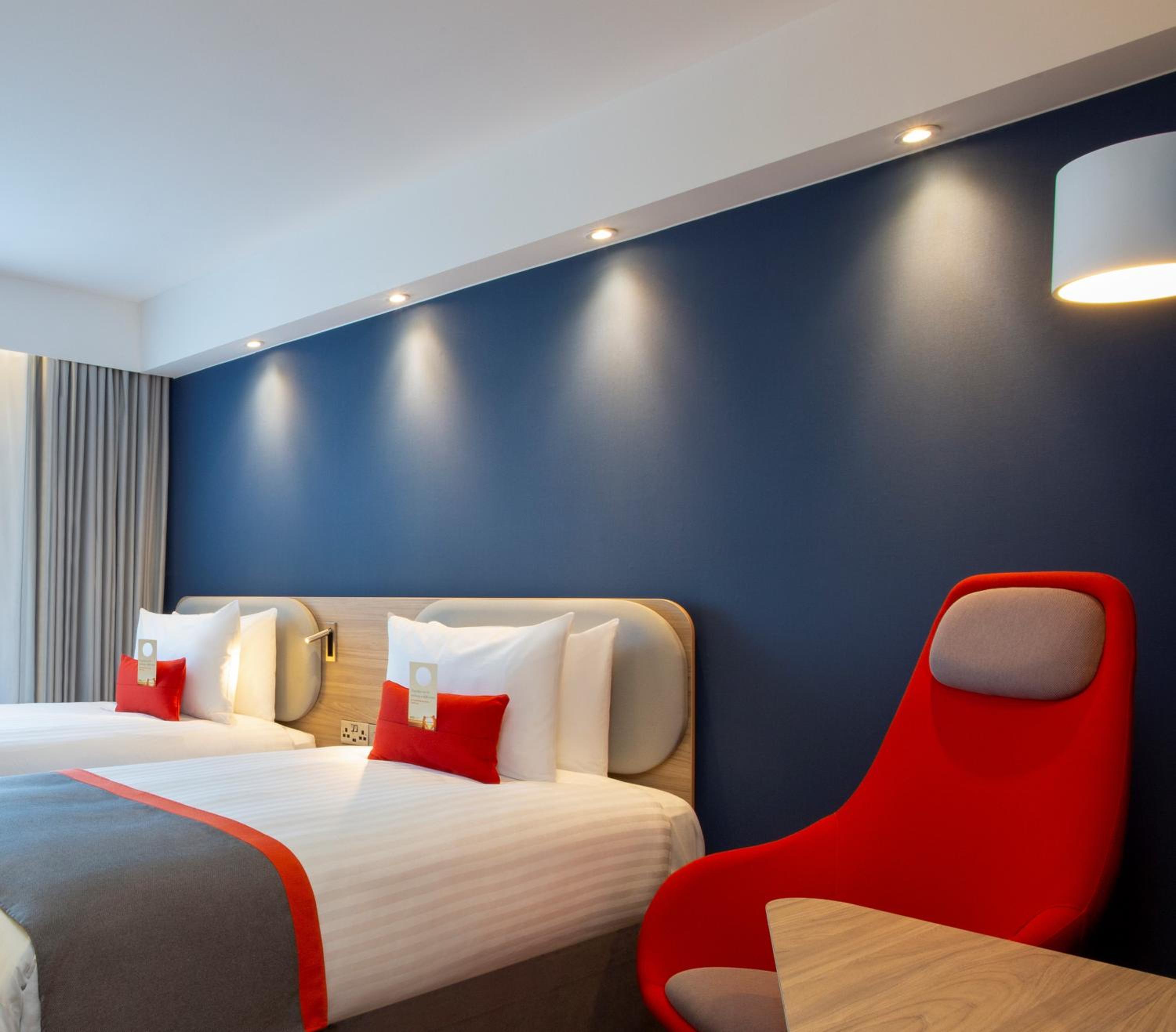 Standard Twin Room with Free Hot Breakfast - Top Floor photo 1