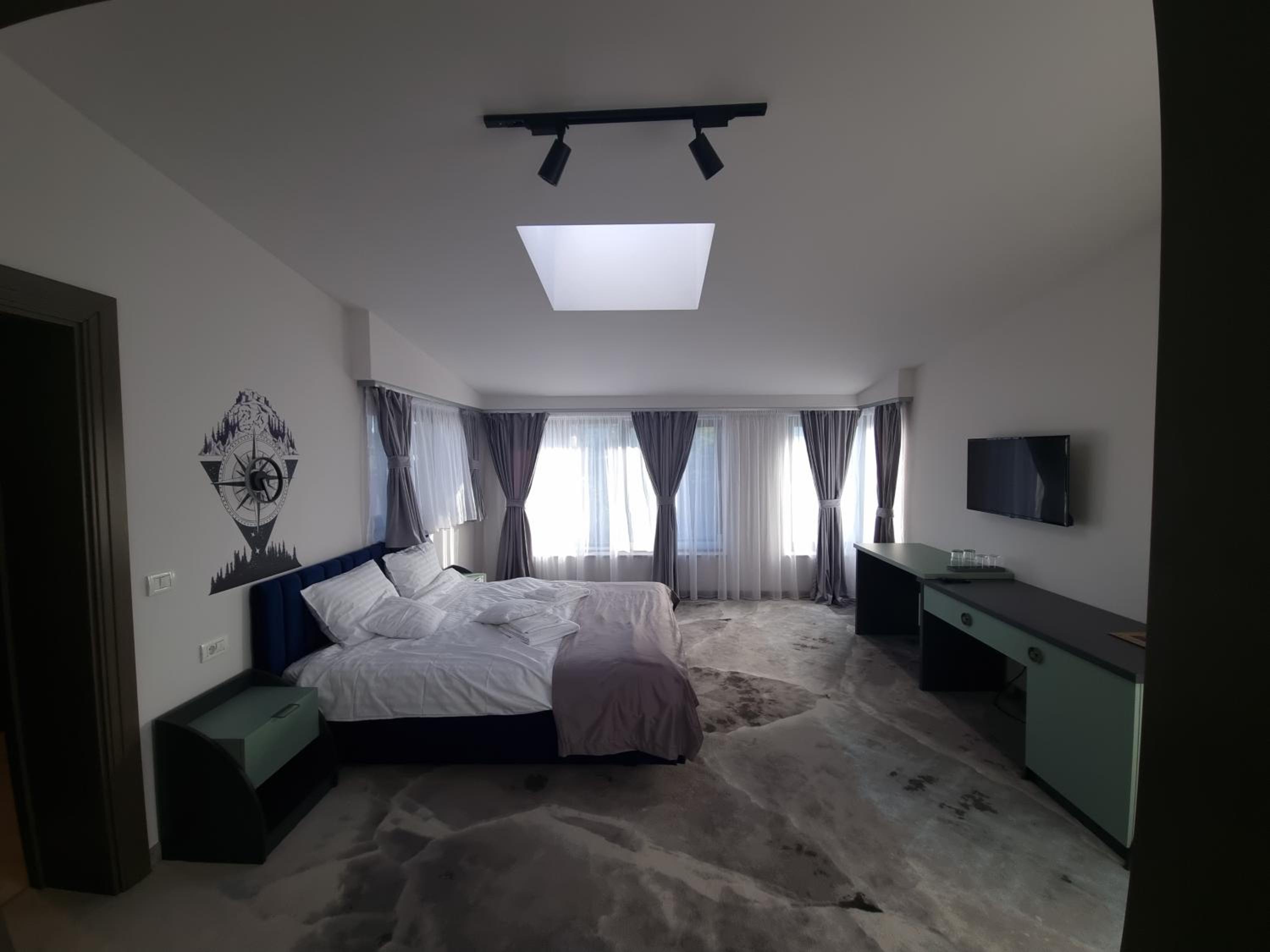 Deluxe Family Room - Photo 35