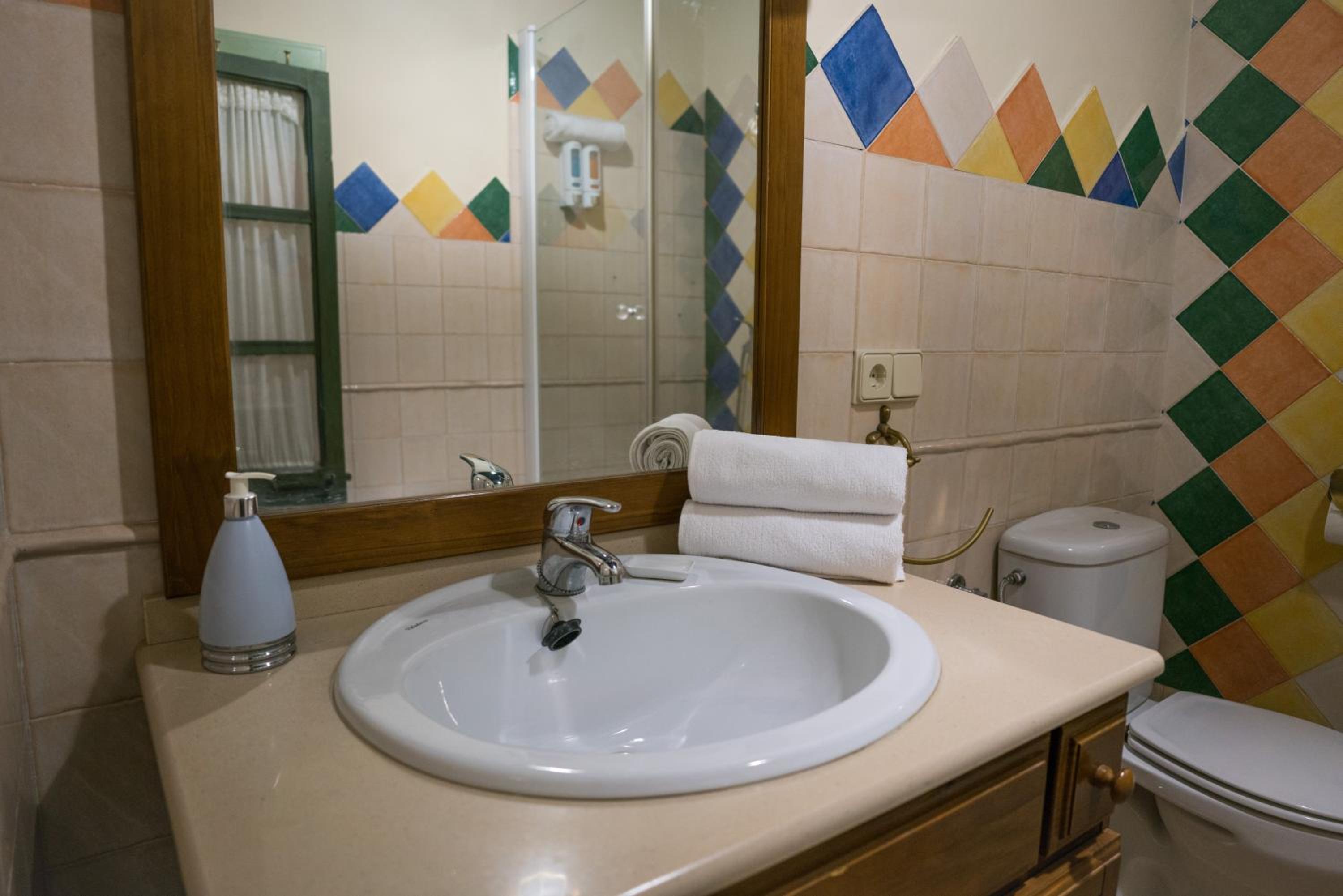 Double Room with Private Bathroom photo 2
