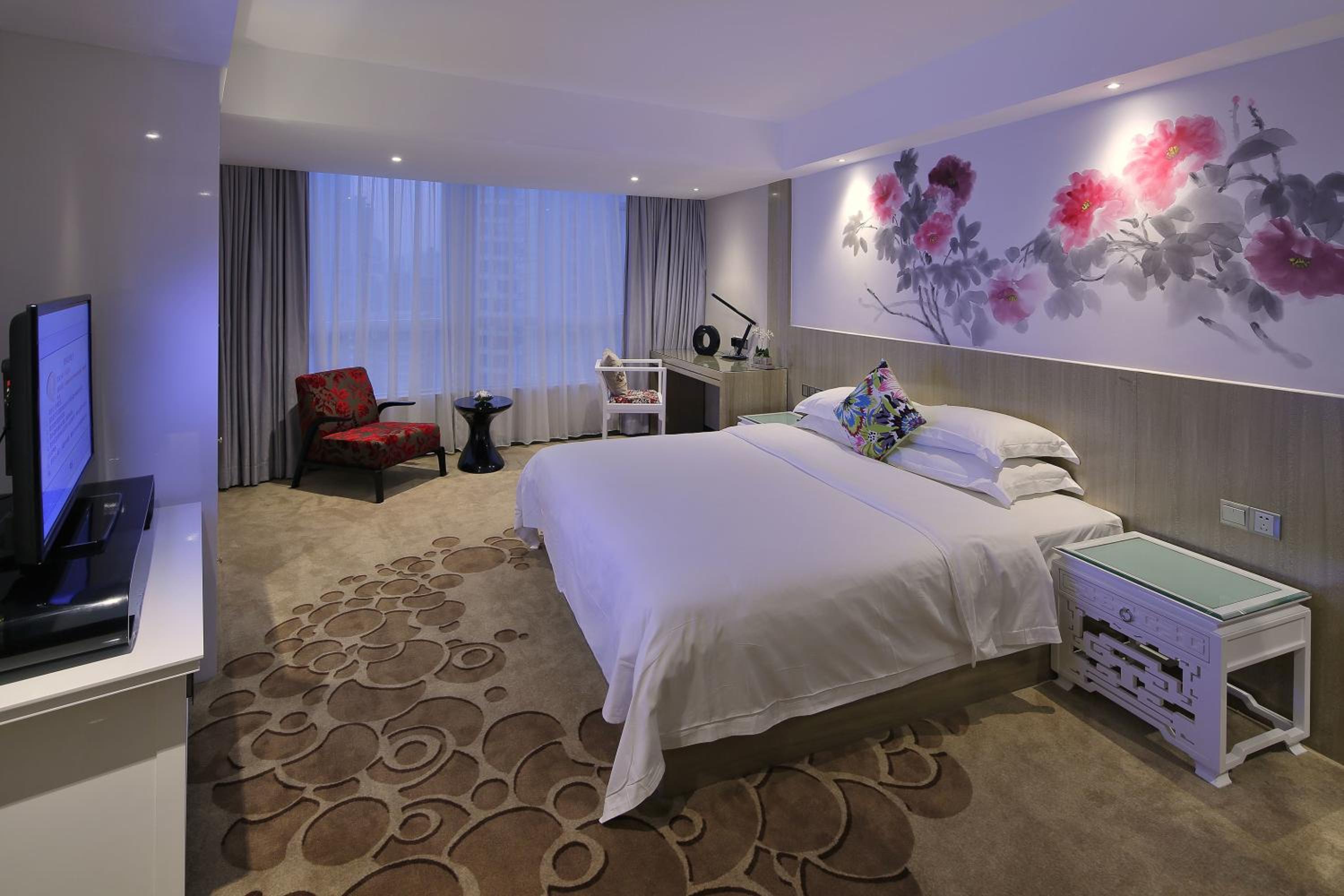 Deluxe King Room photo 1
