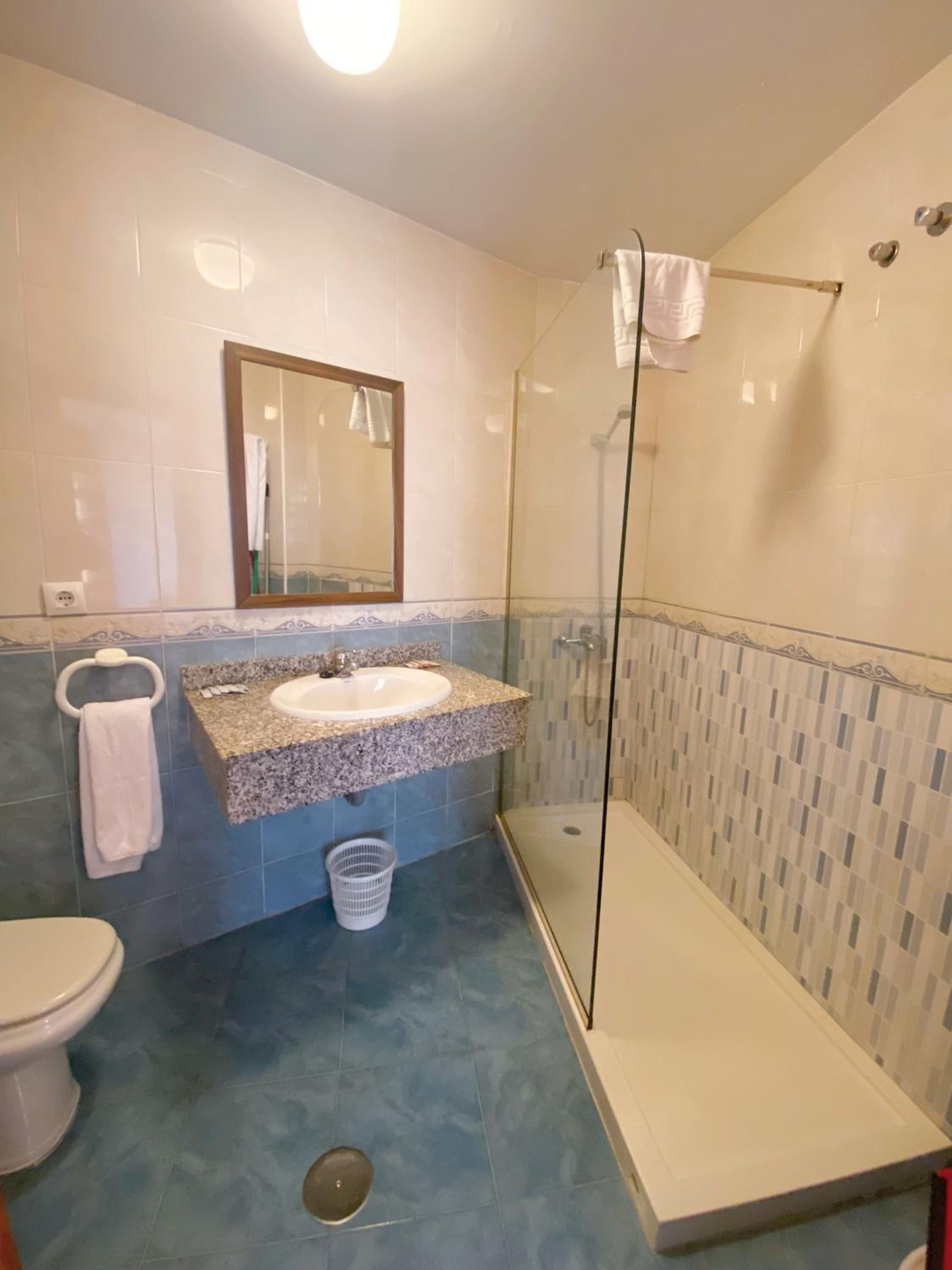 One-Bedroom Penthouse Apartment with Sea View photo 2