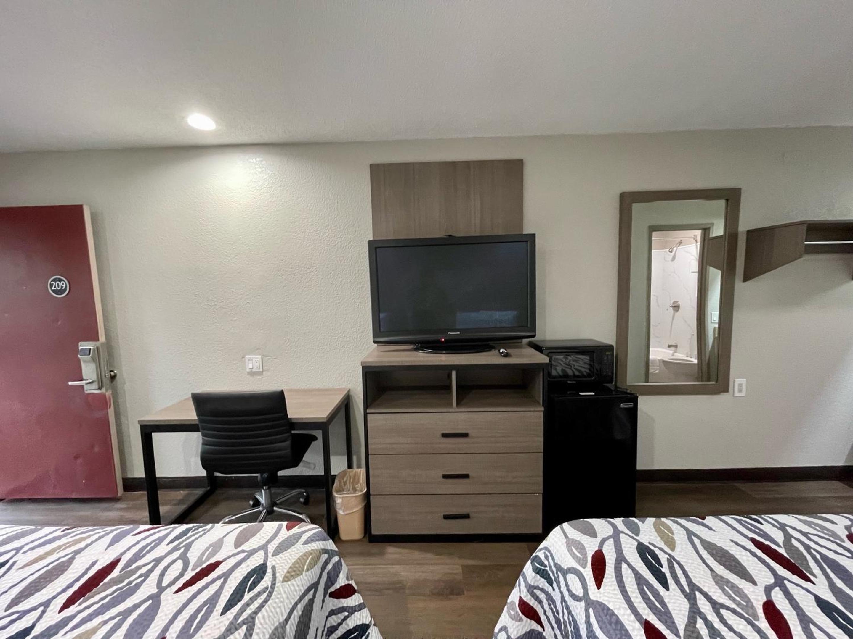 Deluxe Room with Two Double Beds Non-Smoking Renovated - Photo 6