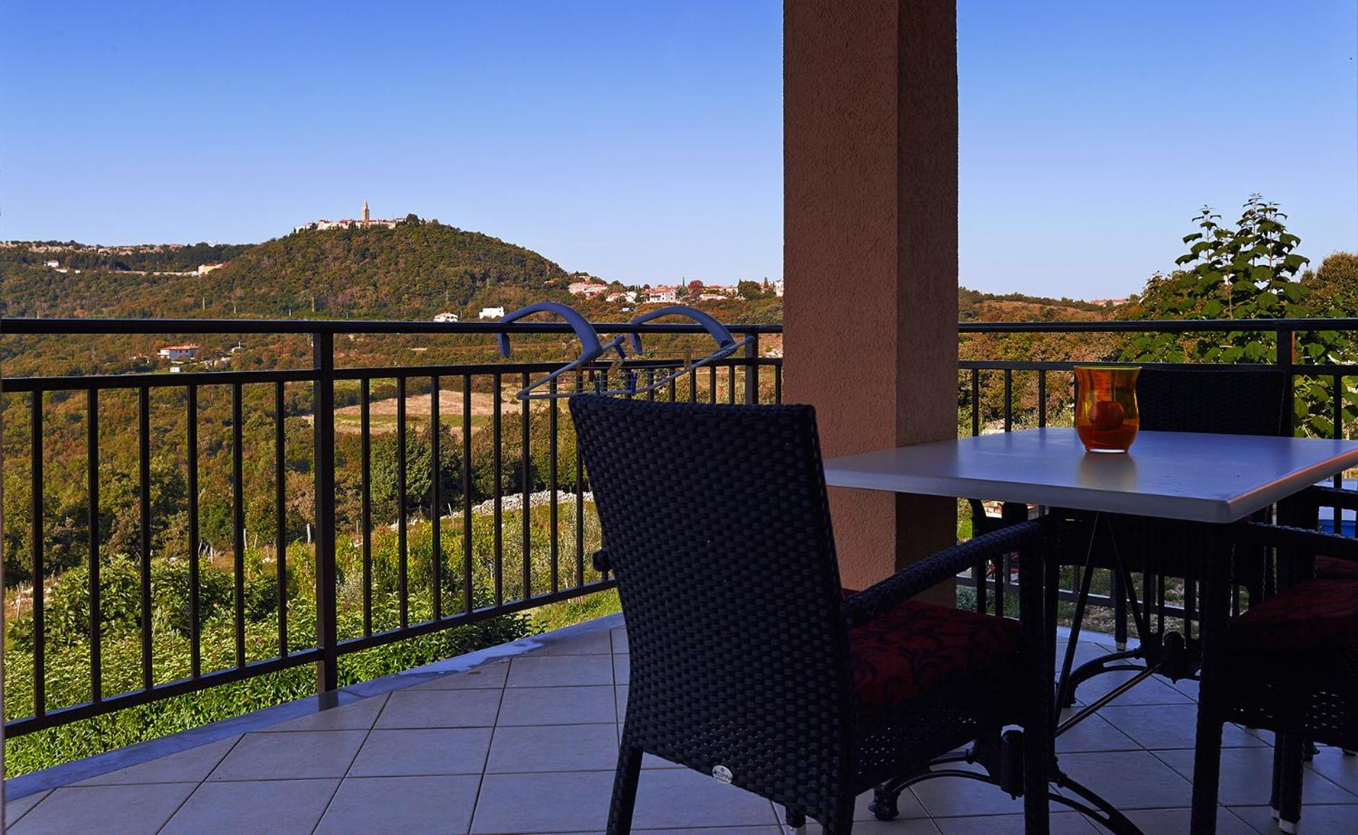 One-Bedroom Apartment with Balcony photo 3