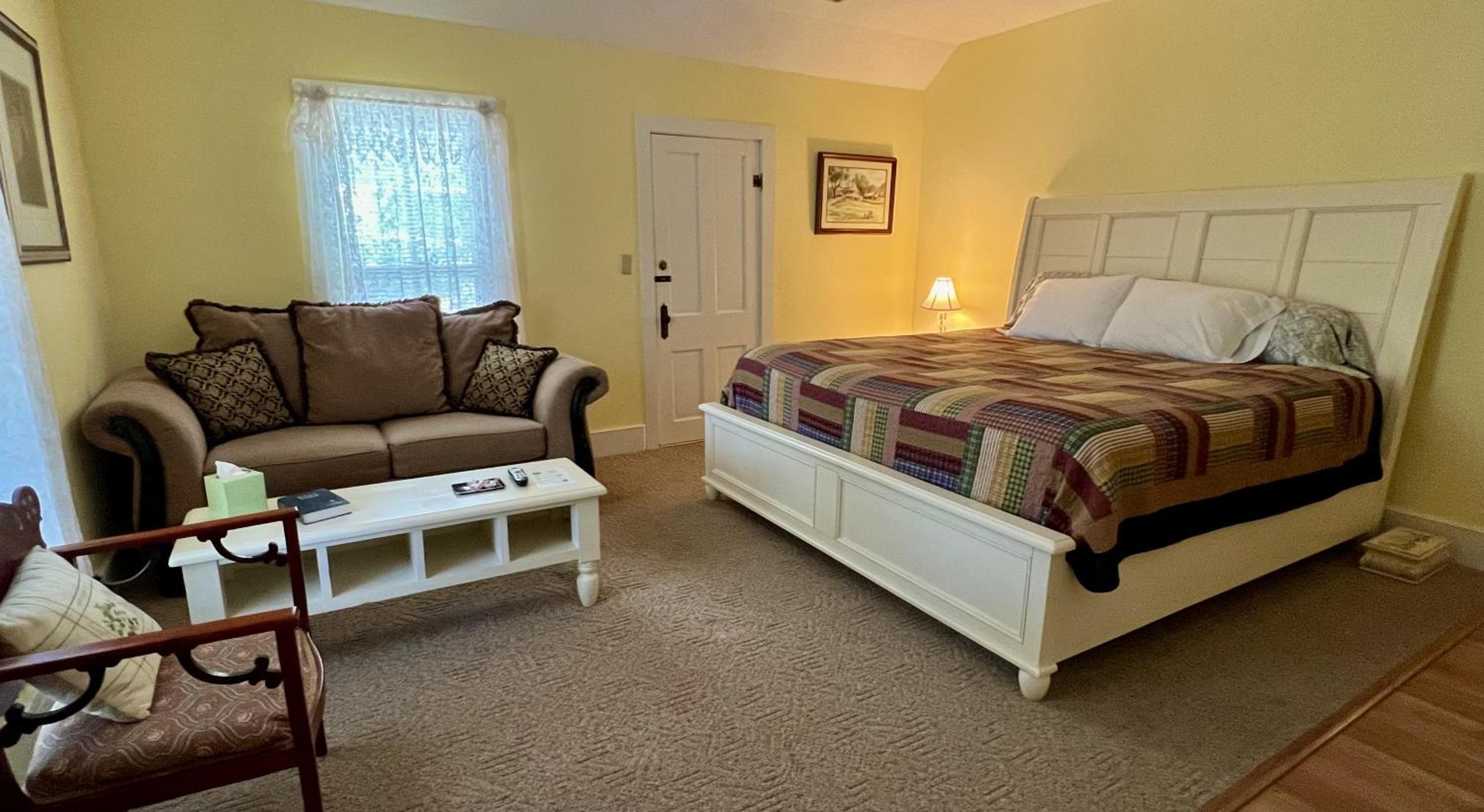 King Room with Balcony photo 2