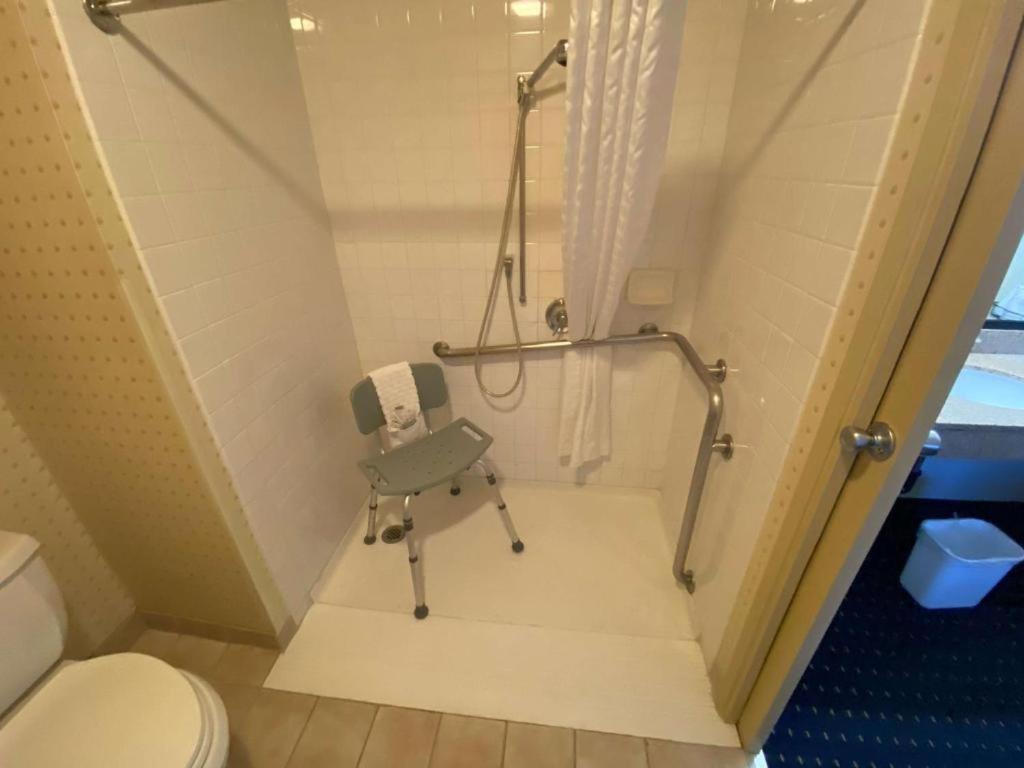 King Room - Disability Access - Photo 3