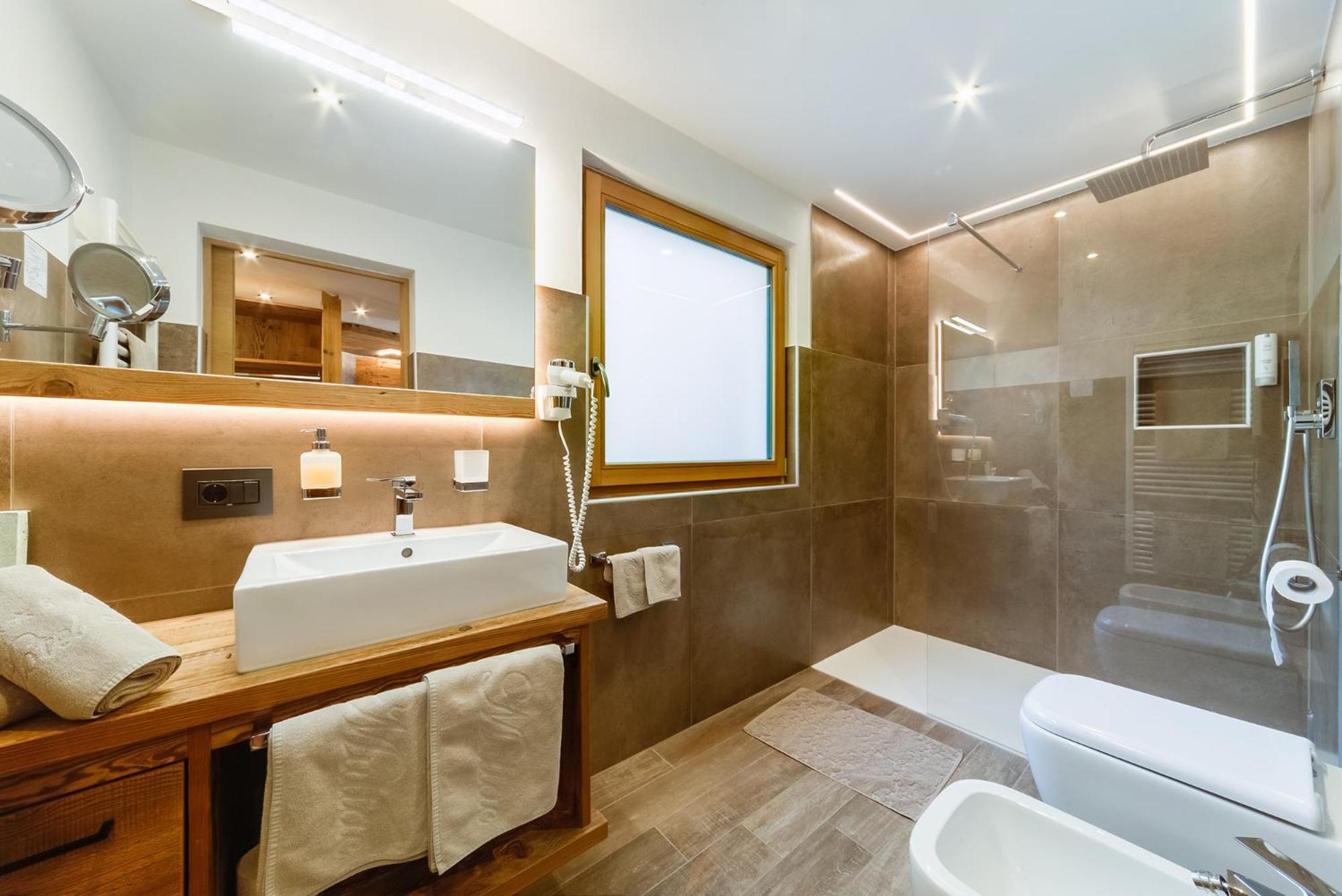 Deluxe Suite - Photo 3