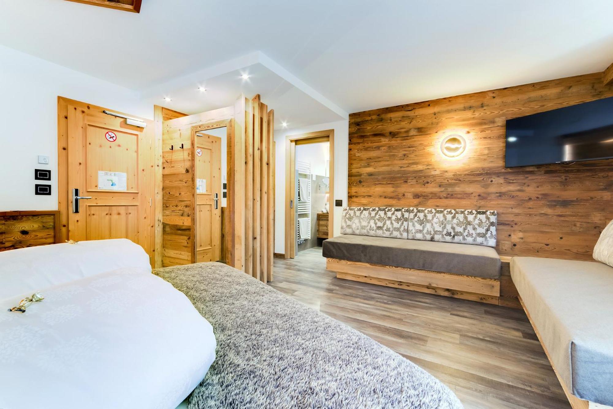 Deluxe Suite - Photo 1