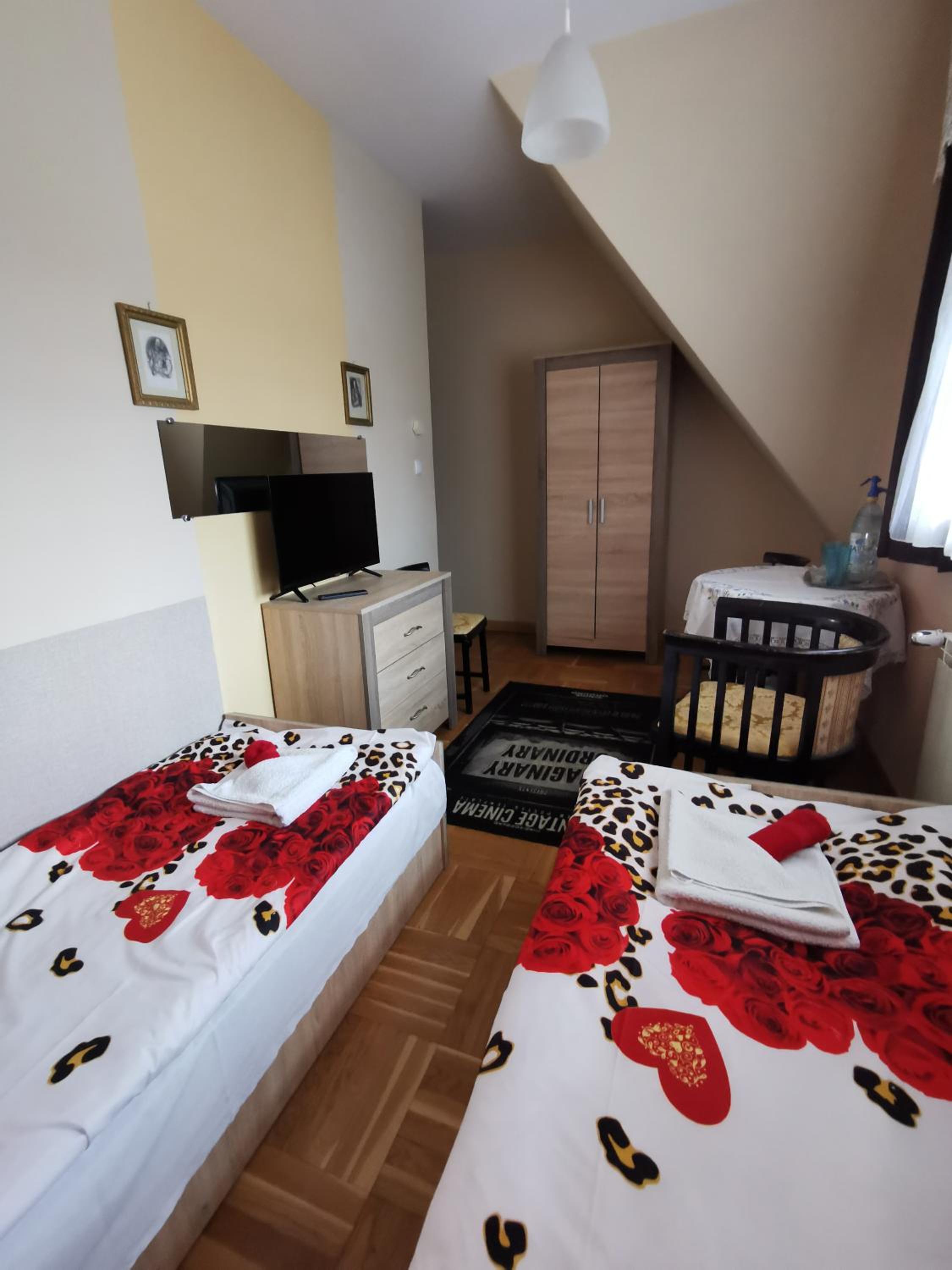 Standard Twin Room photo 2
