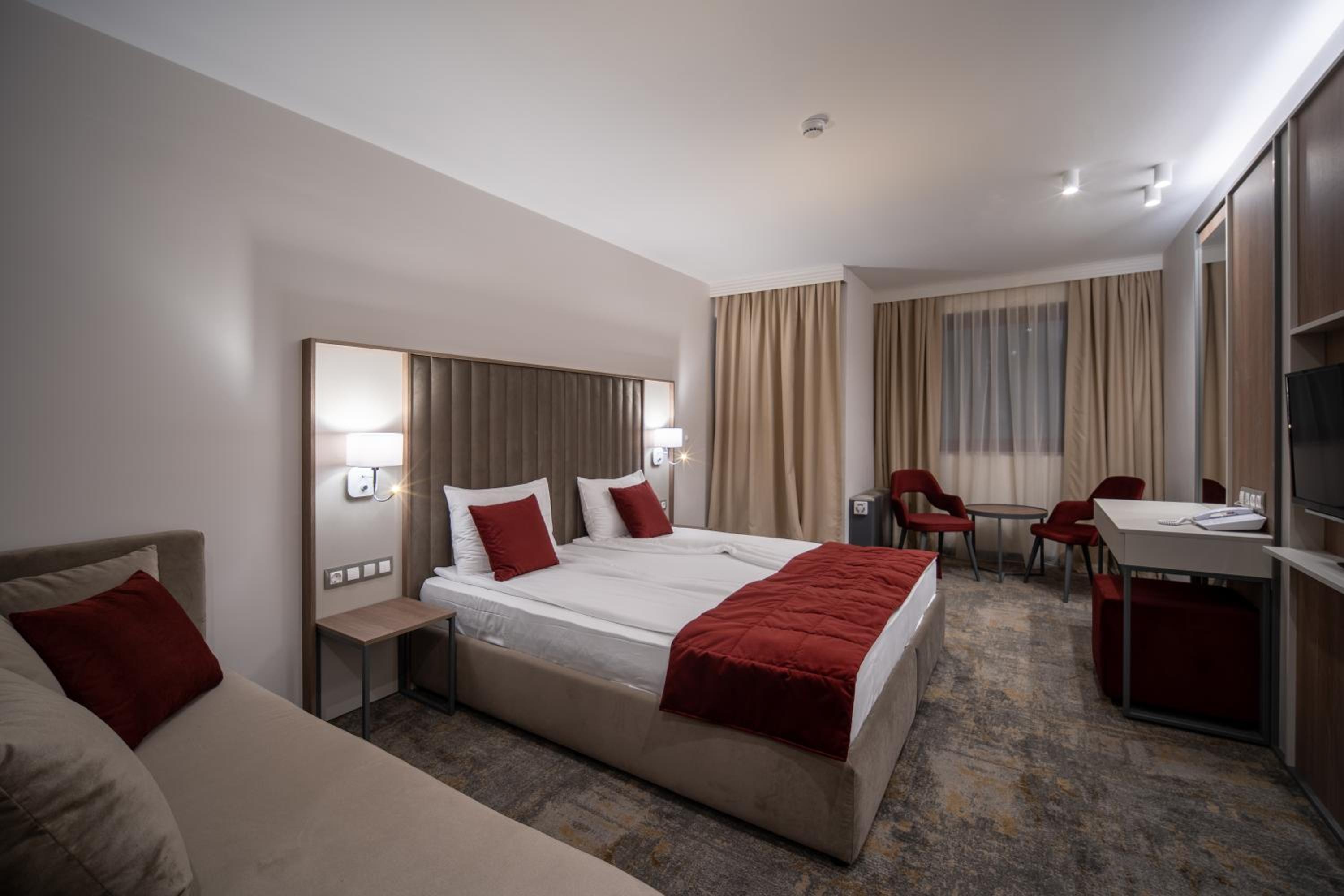 Deluxe Queen Room - Photo 5