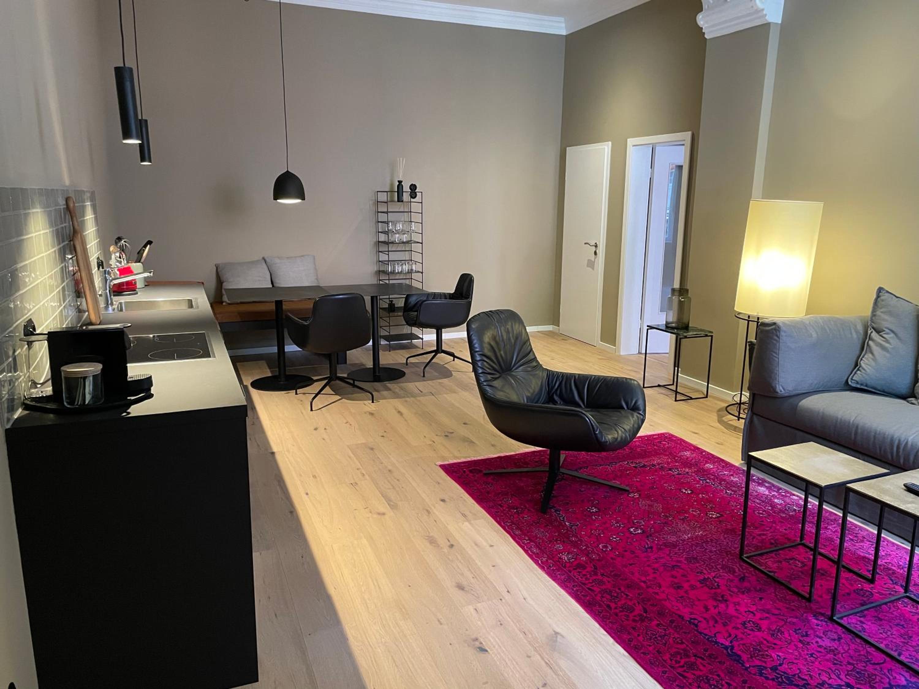 One-Bedroom Apartment photo 2