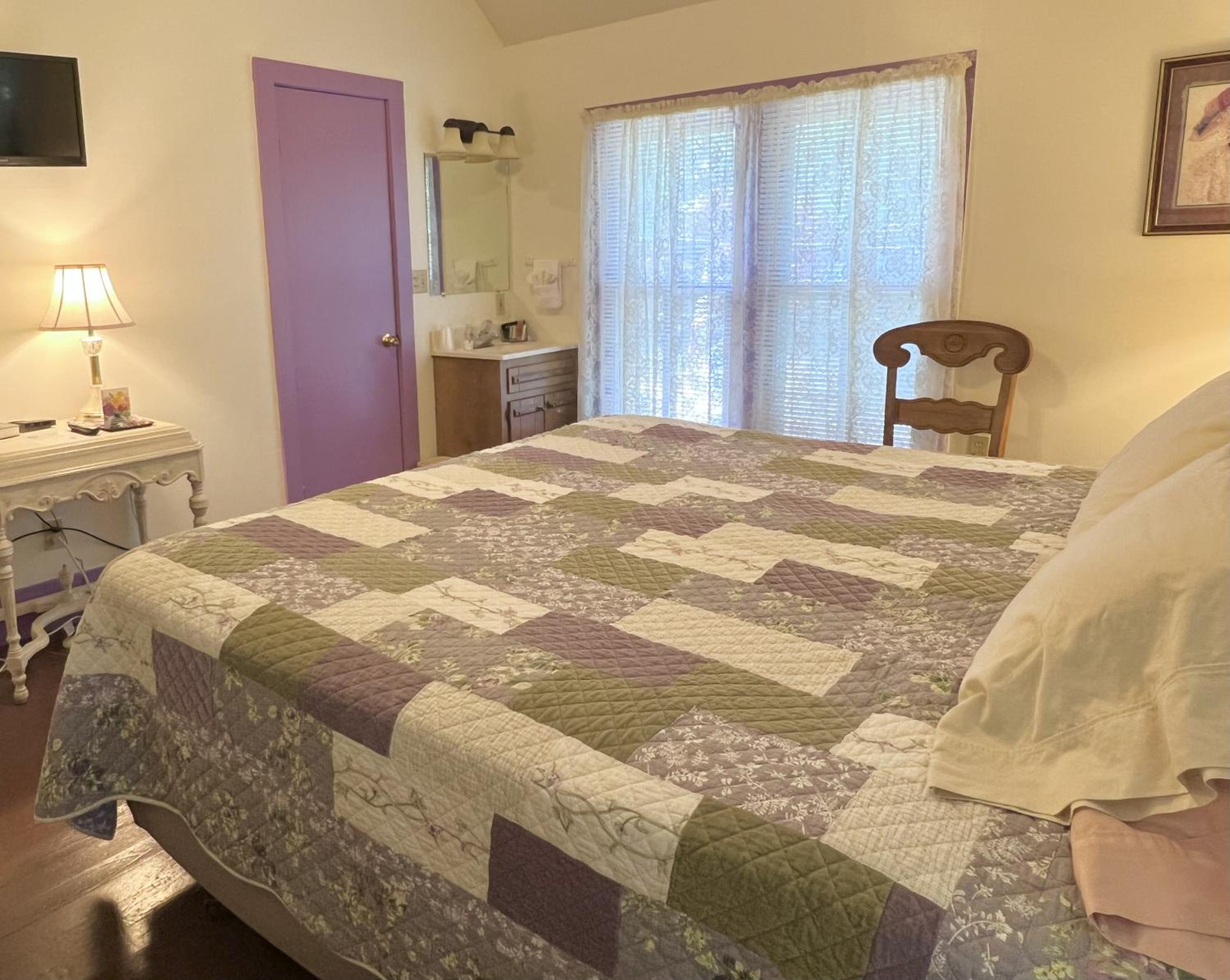 Standard King Room photo 1