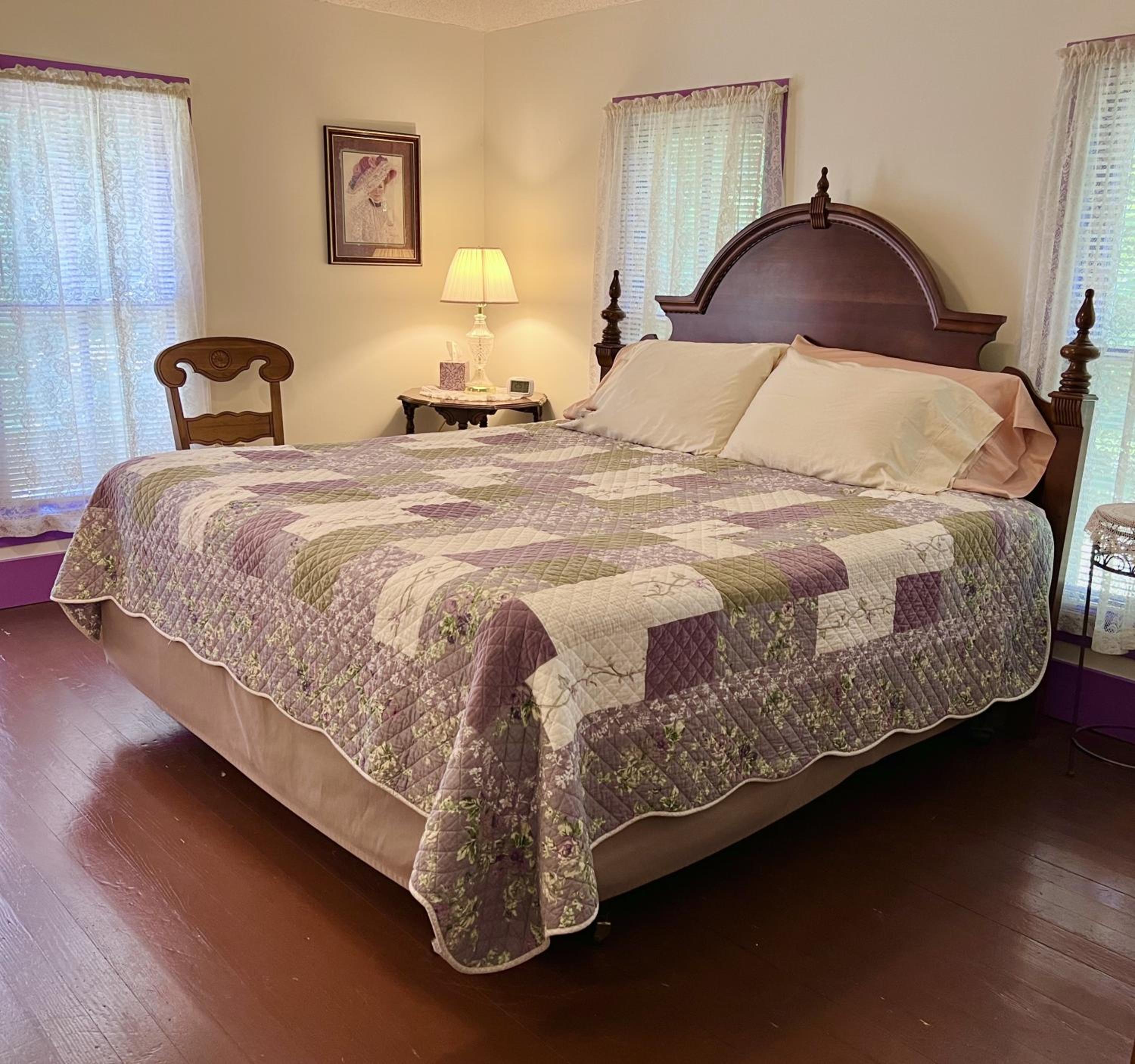 Standard King Room photo 2