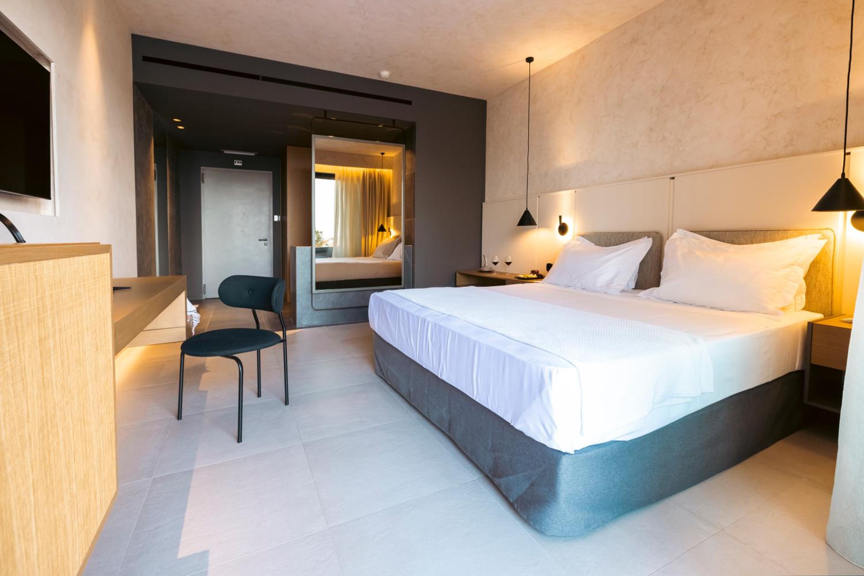 Deluxe Double Room with Side Sea View photo 1