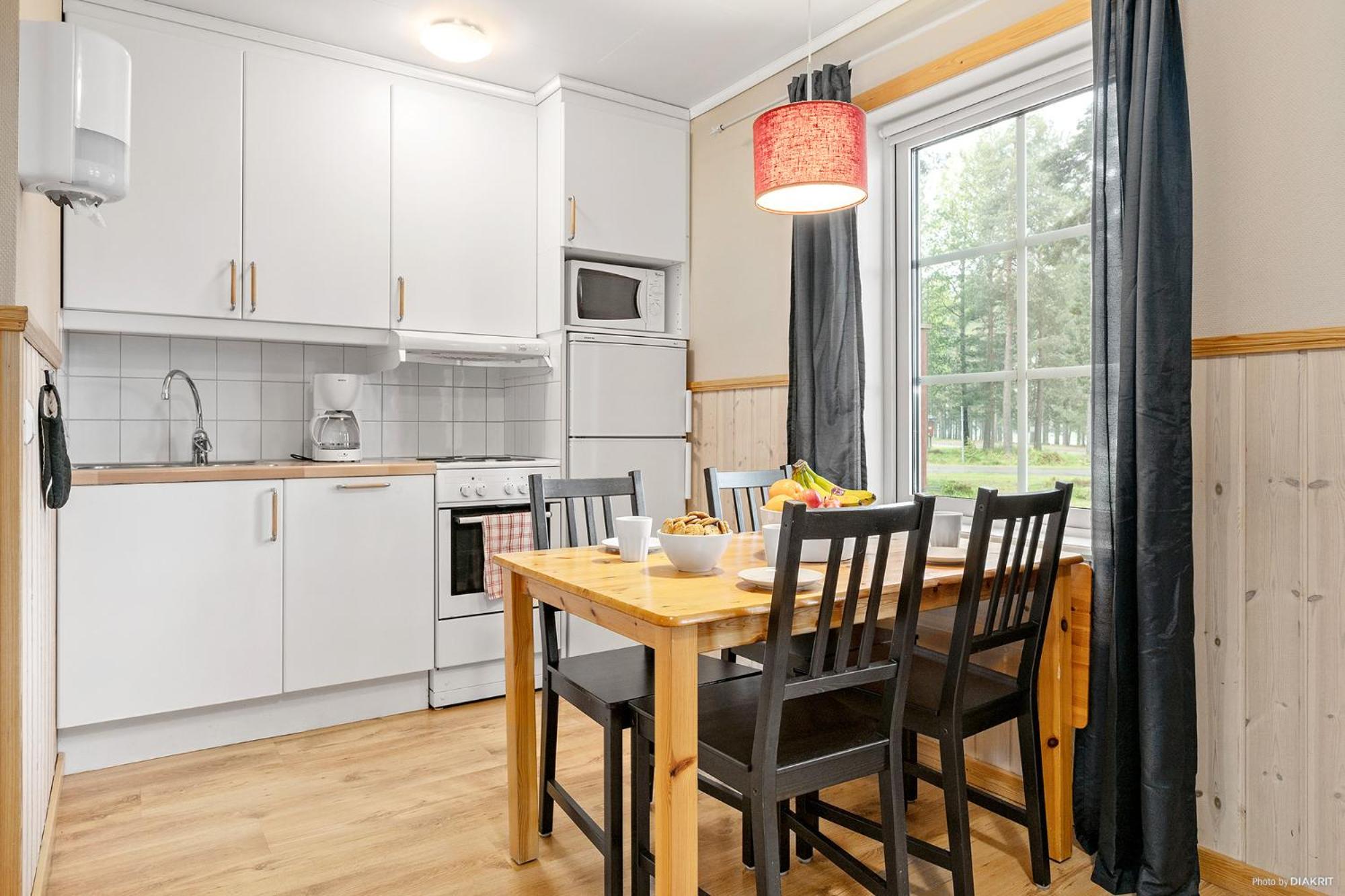 Two-Bedroom House - Photo 4