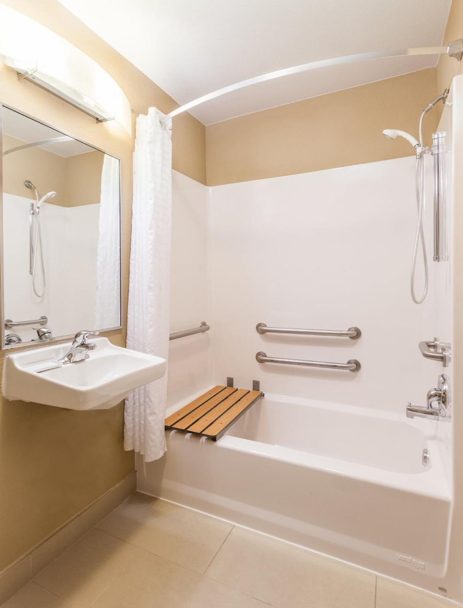 King Studio Suite with Mobility Accessible Transfer Shower - Photo 4