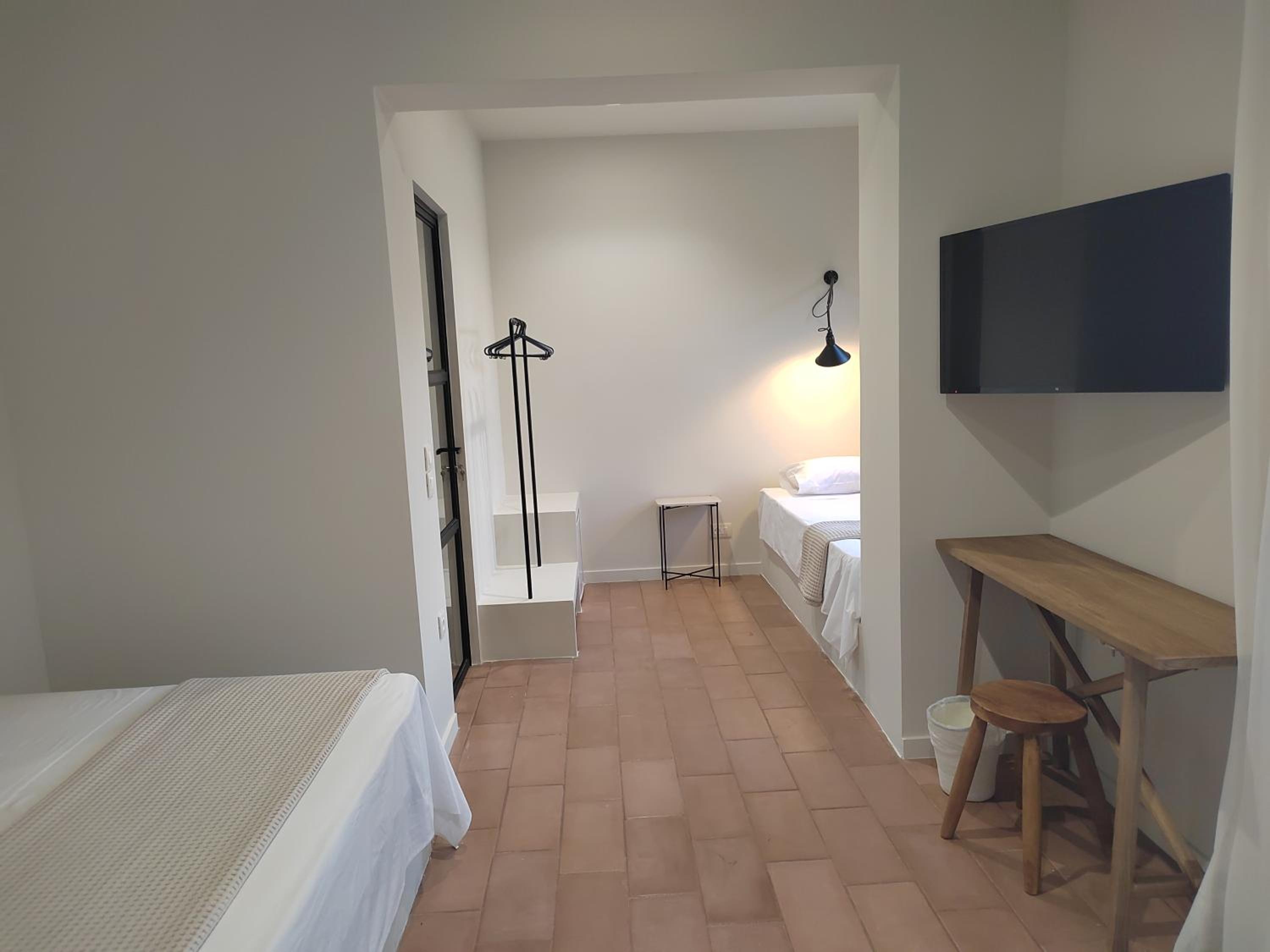 Deluxe Queen Suite