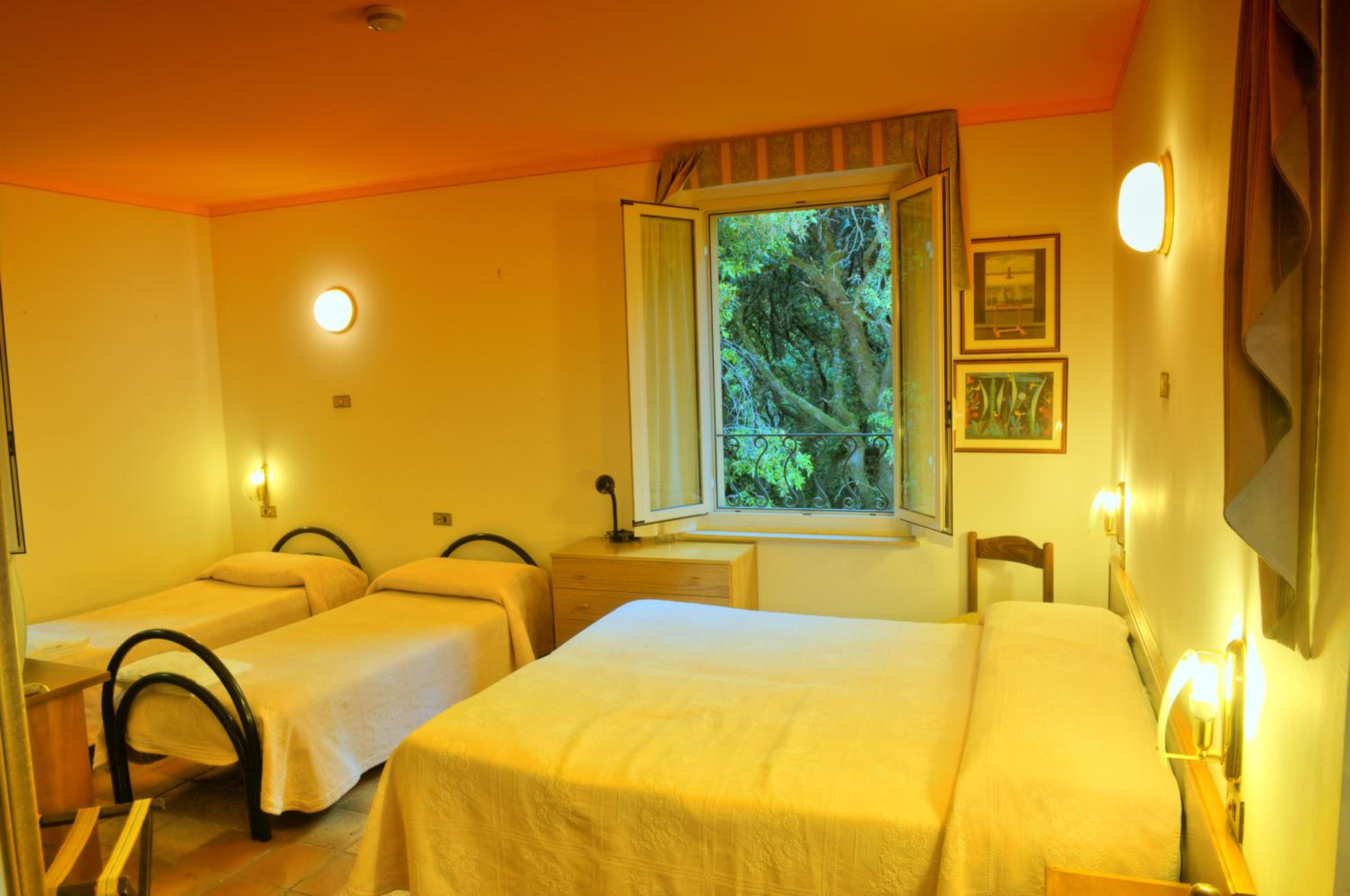 Quadruple Room - Photo 3