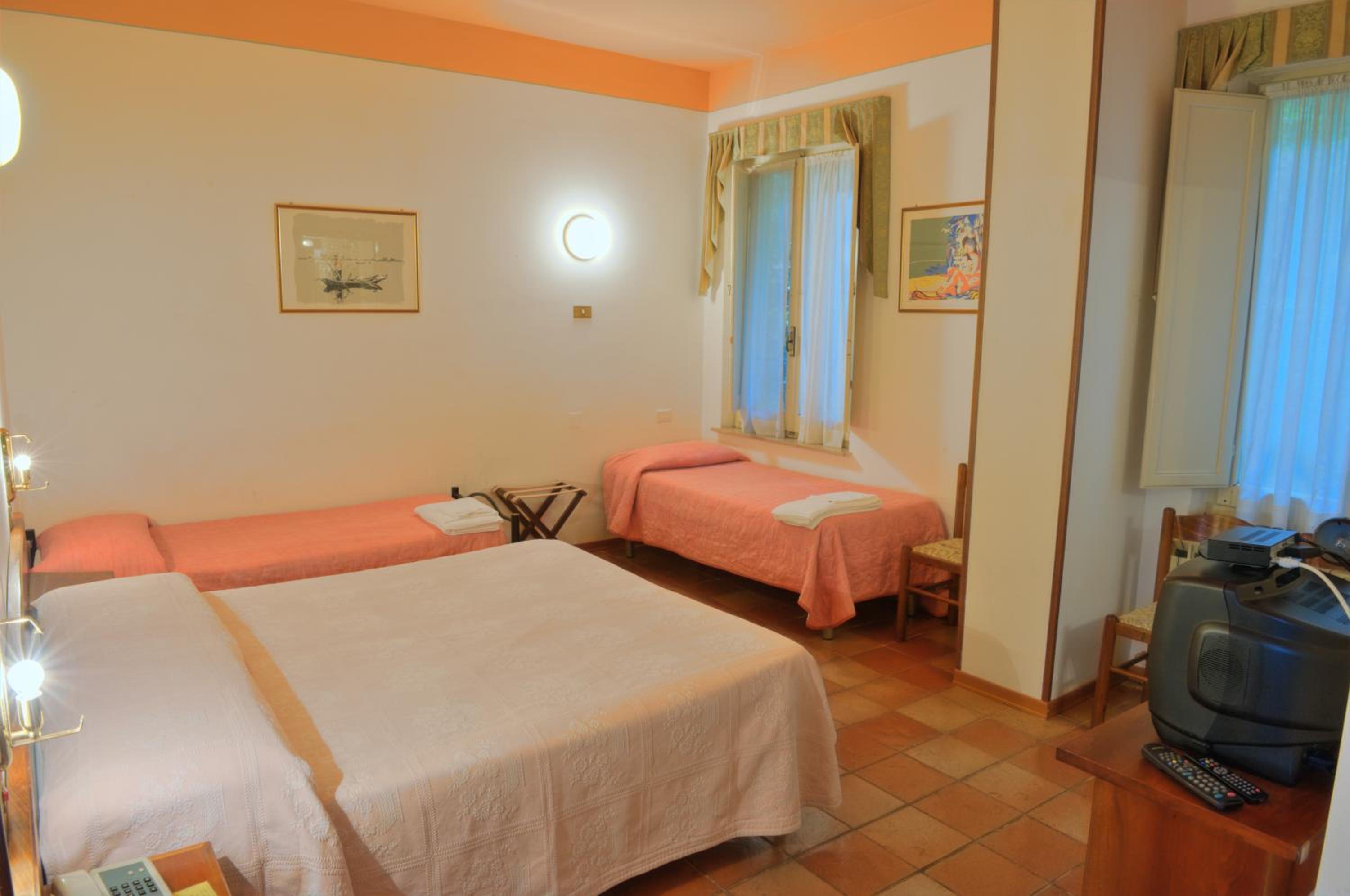 Quadruple Room - Photo 1