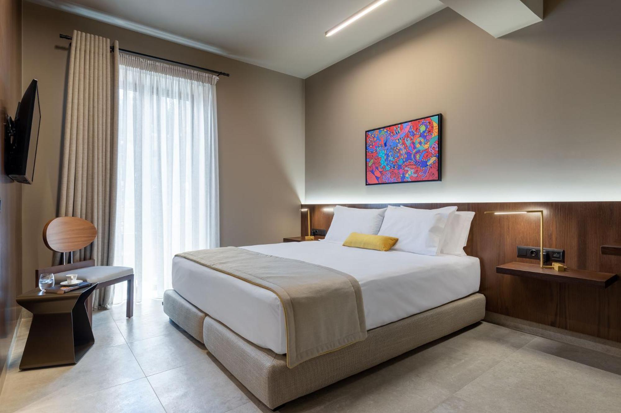 Deluxe Double Room (2 Adults + 1 Child)