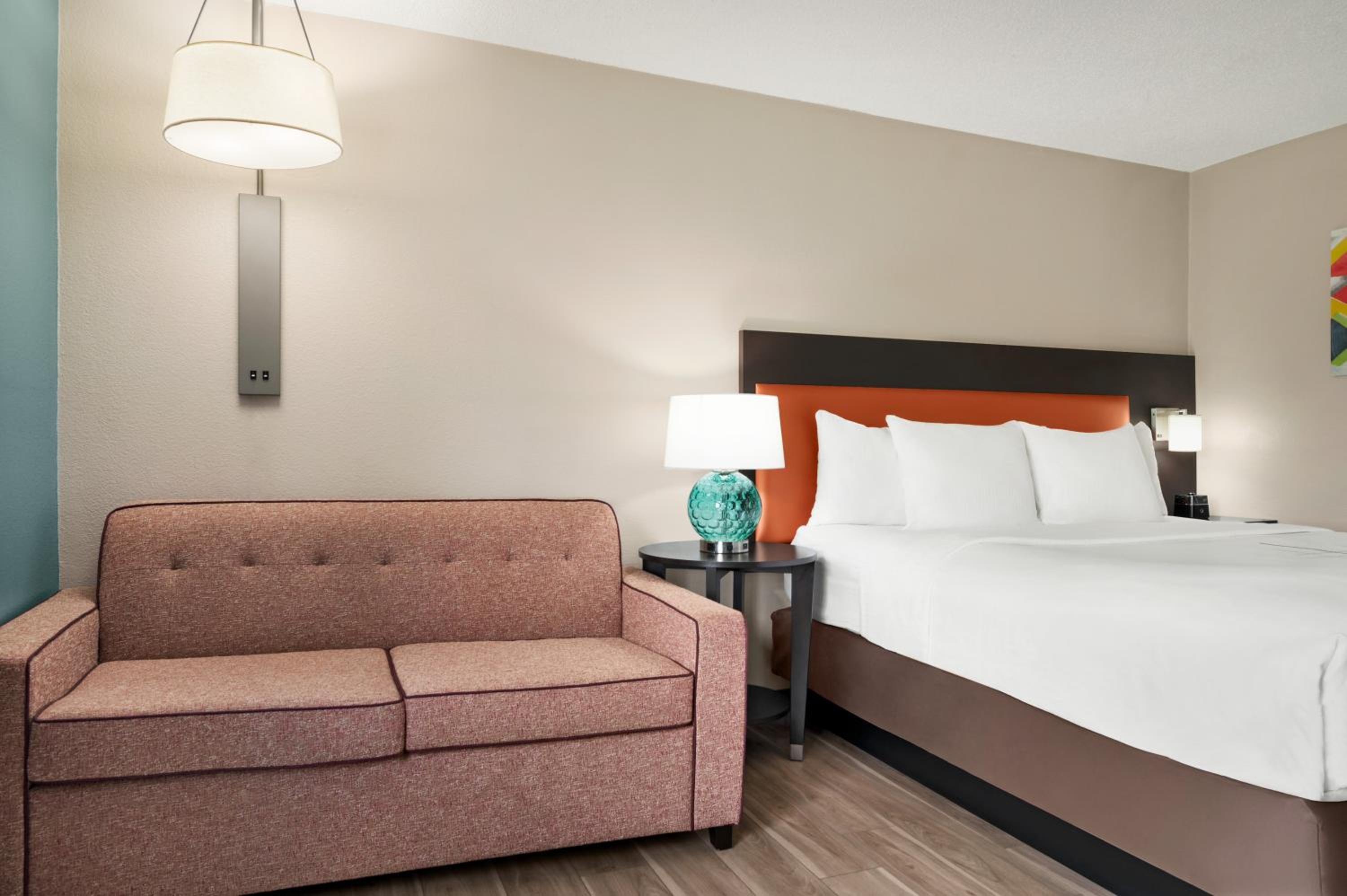 Deluxe King Room - Photo 5