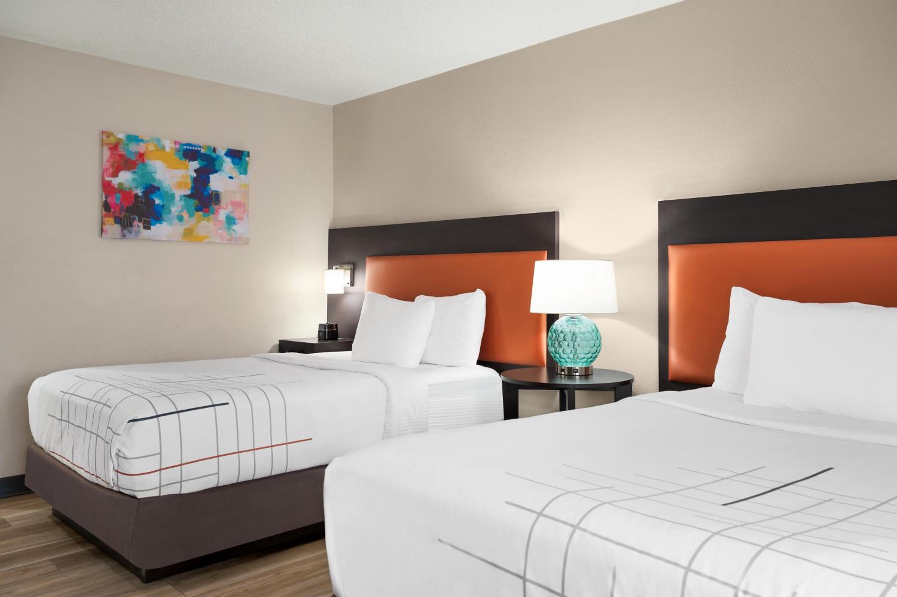 Deluxe Double Room with Two Double Beds - Photo 6