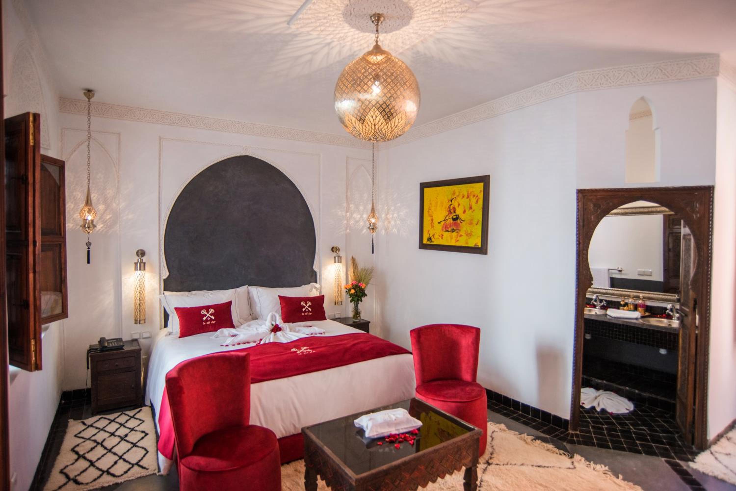 Deluxe Suite - Photo 11