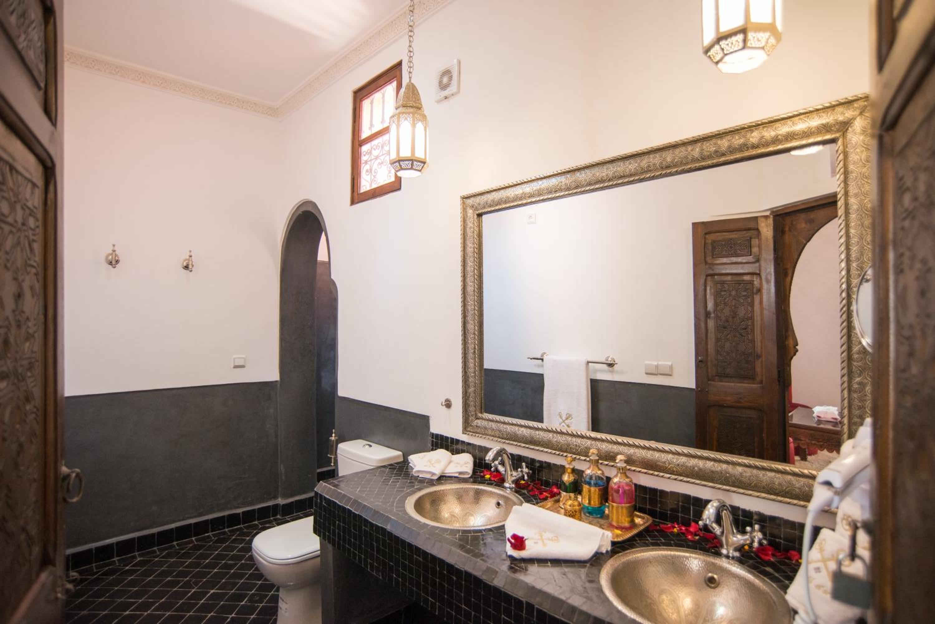 Deluxe Suite - Photo 18