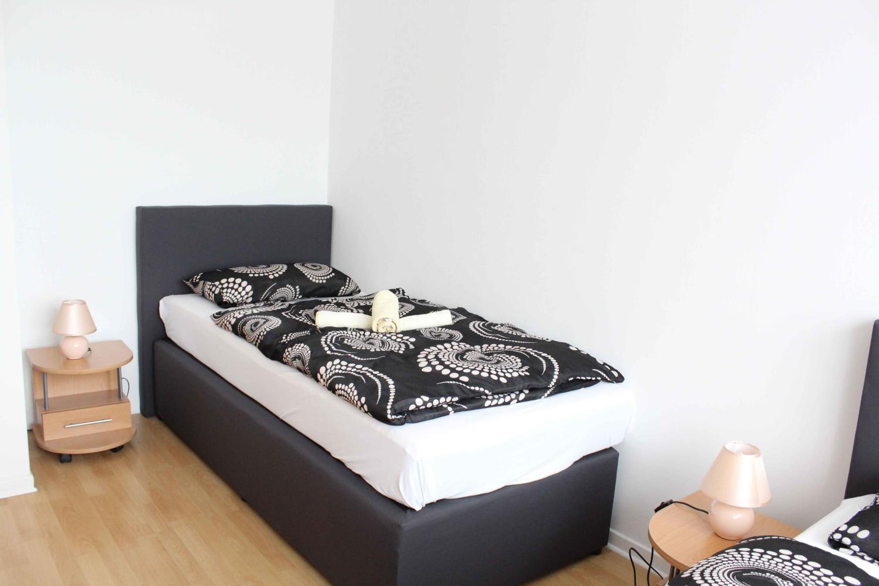 Apartment with Terrace - Photo 8