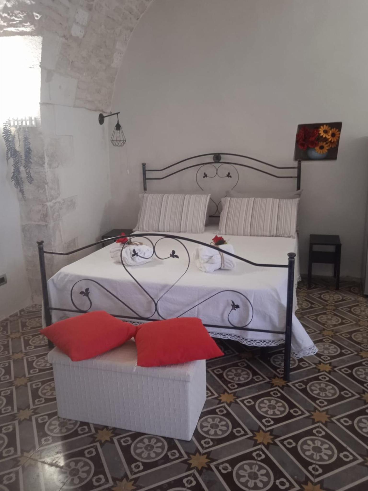 One-Bedroom Apartment - Photo 1
