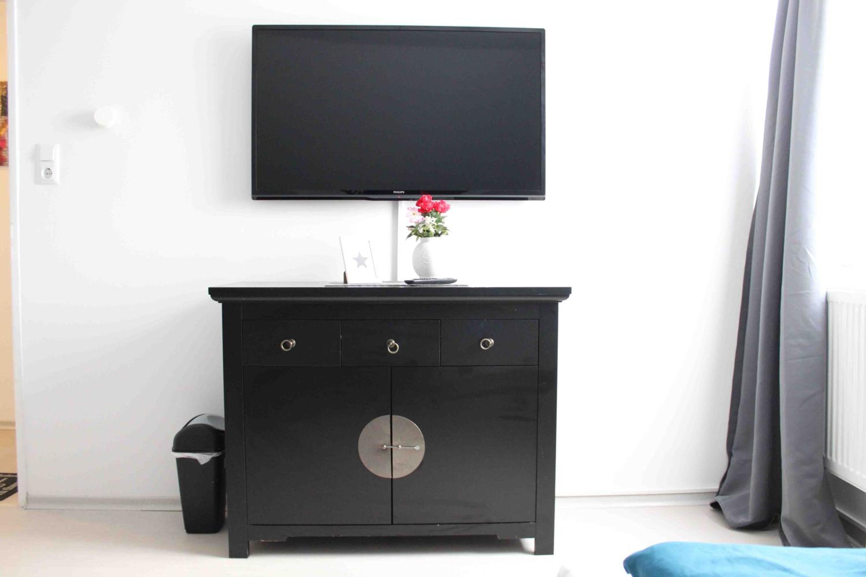 Economy Twin Room - Photo 2