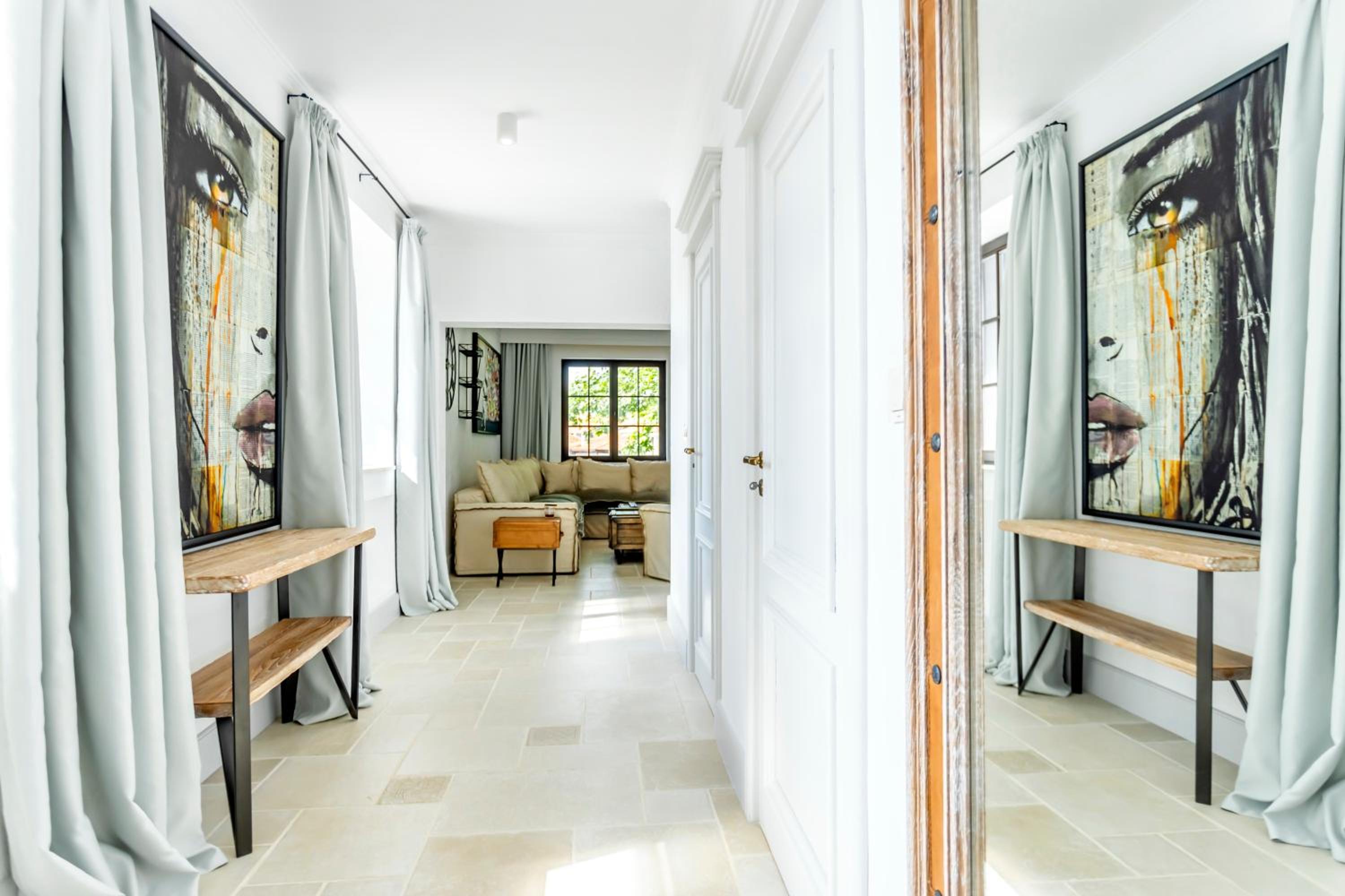 Queen Suite - Photo 7