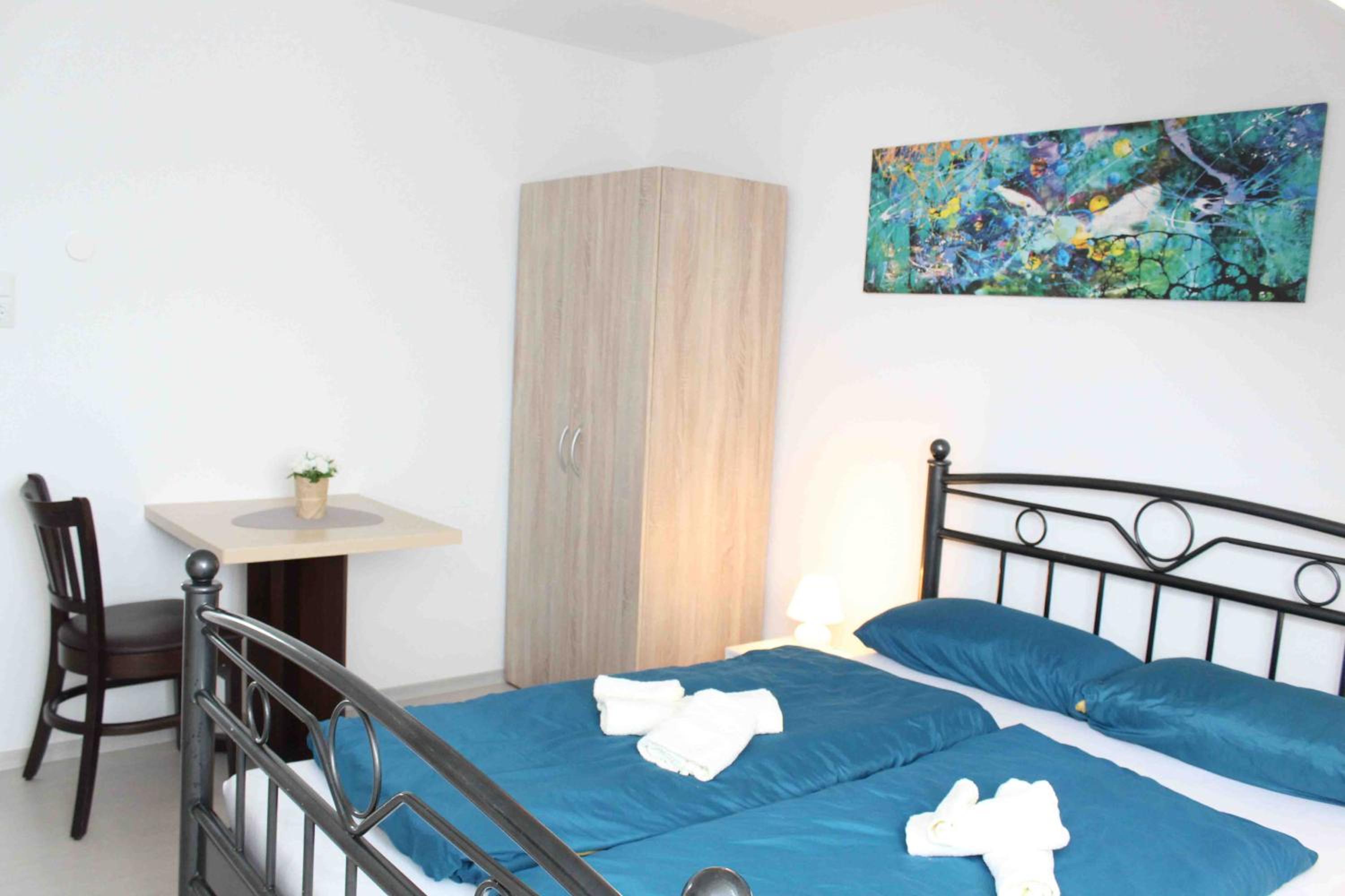 Double Room with Shared Bathroom photo 2