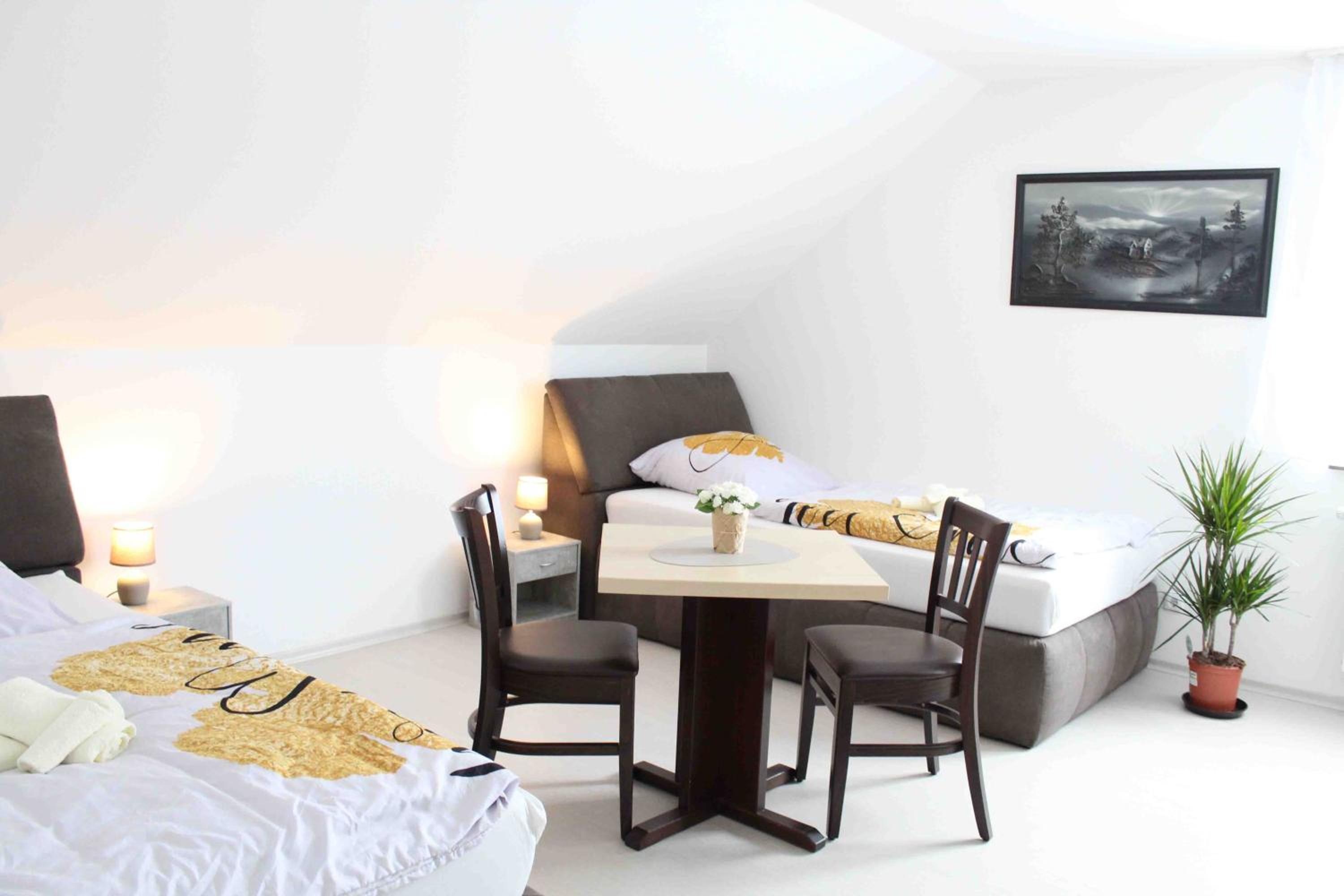 Double or Twin Room with Shared Bathroom photo 1