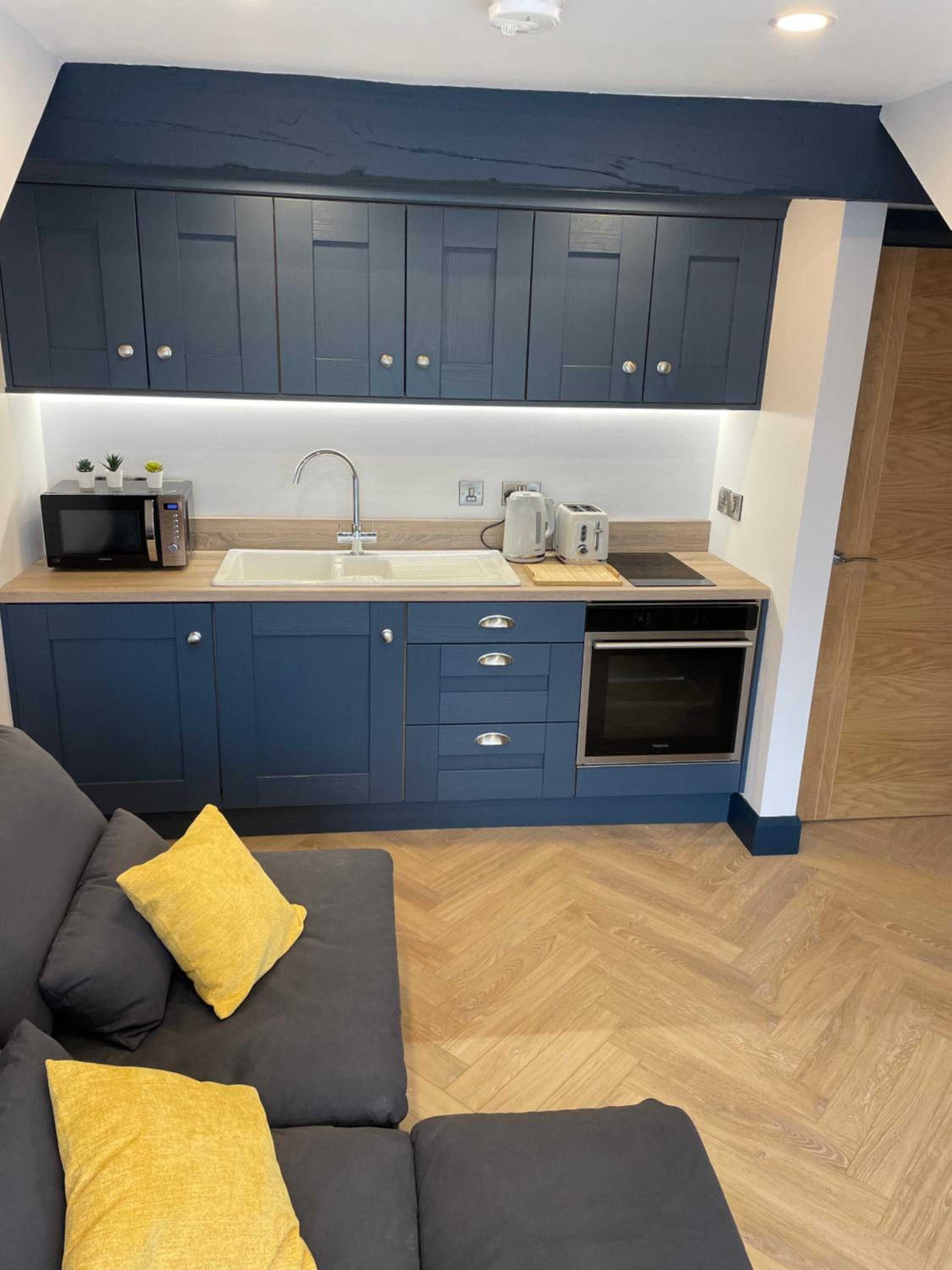 Apartment with Mountain View - Photo 13