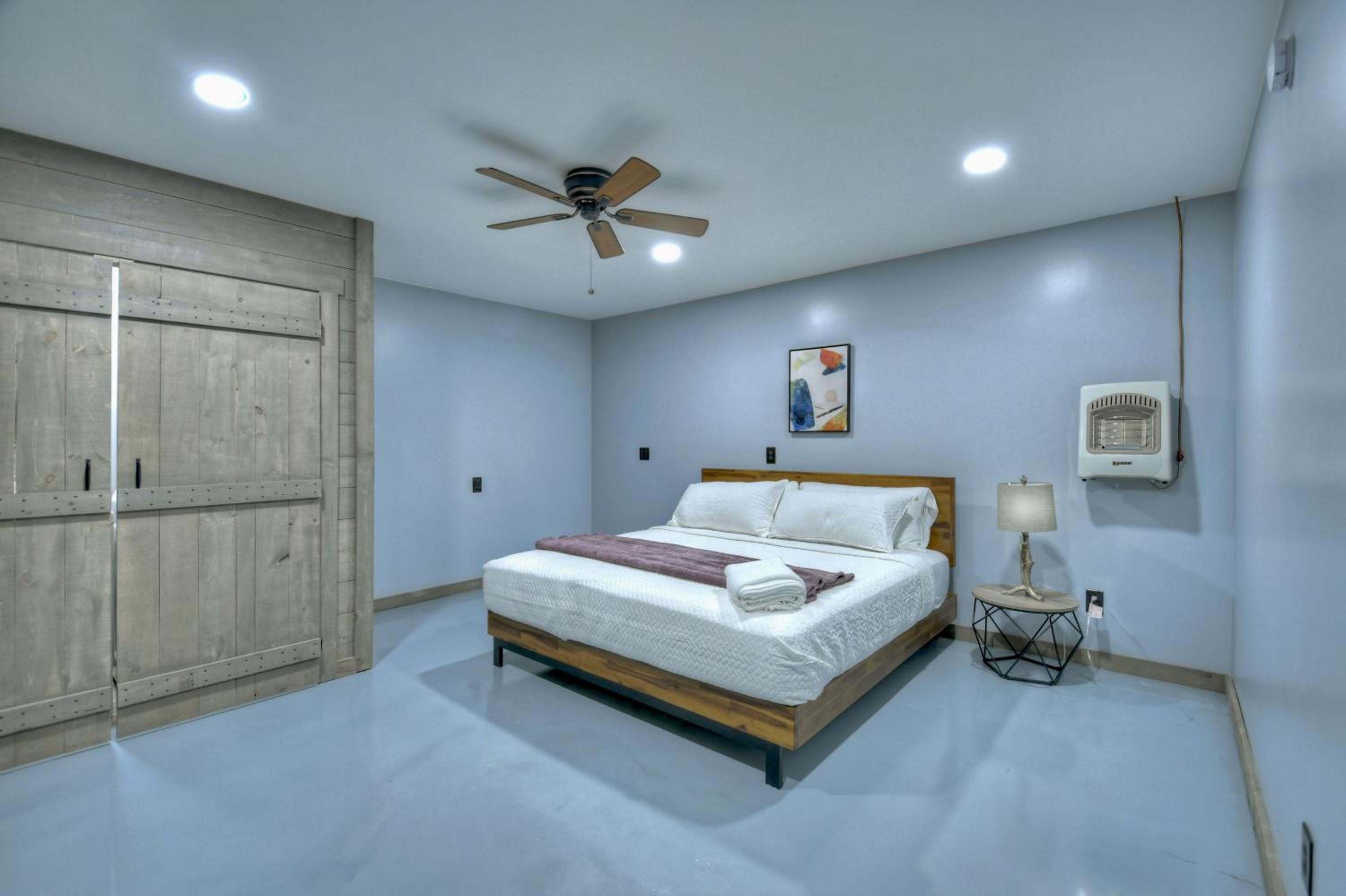 Four-Bedroom House - Photo 2