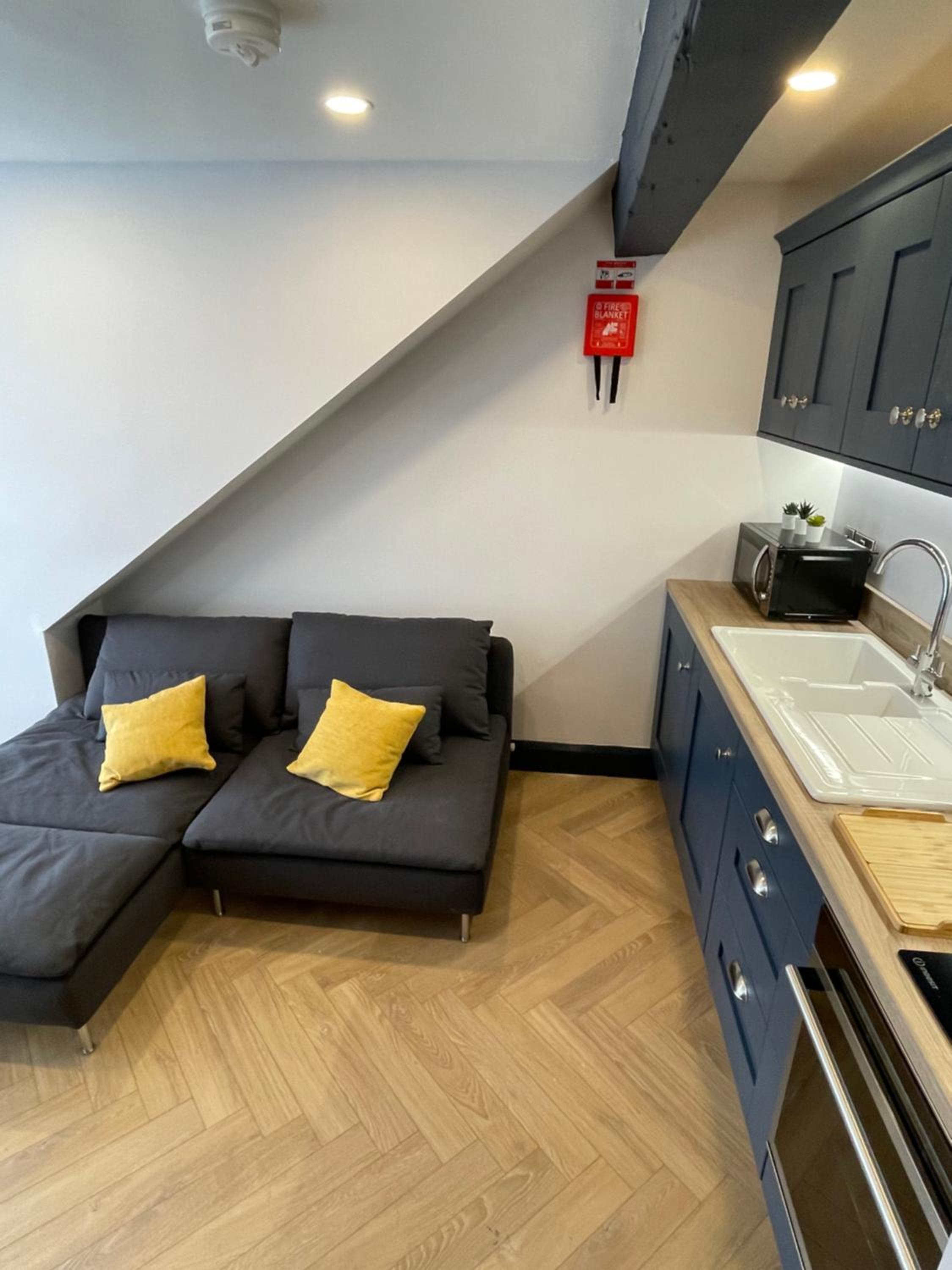 Apartment with Mountain View - Photo 5