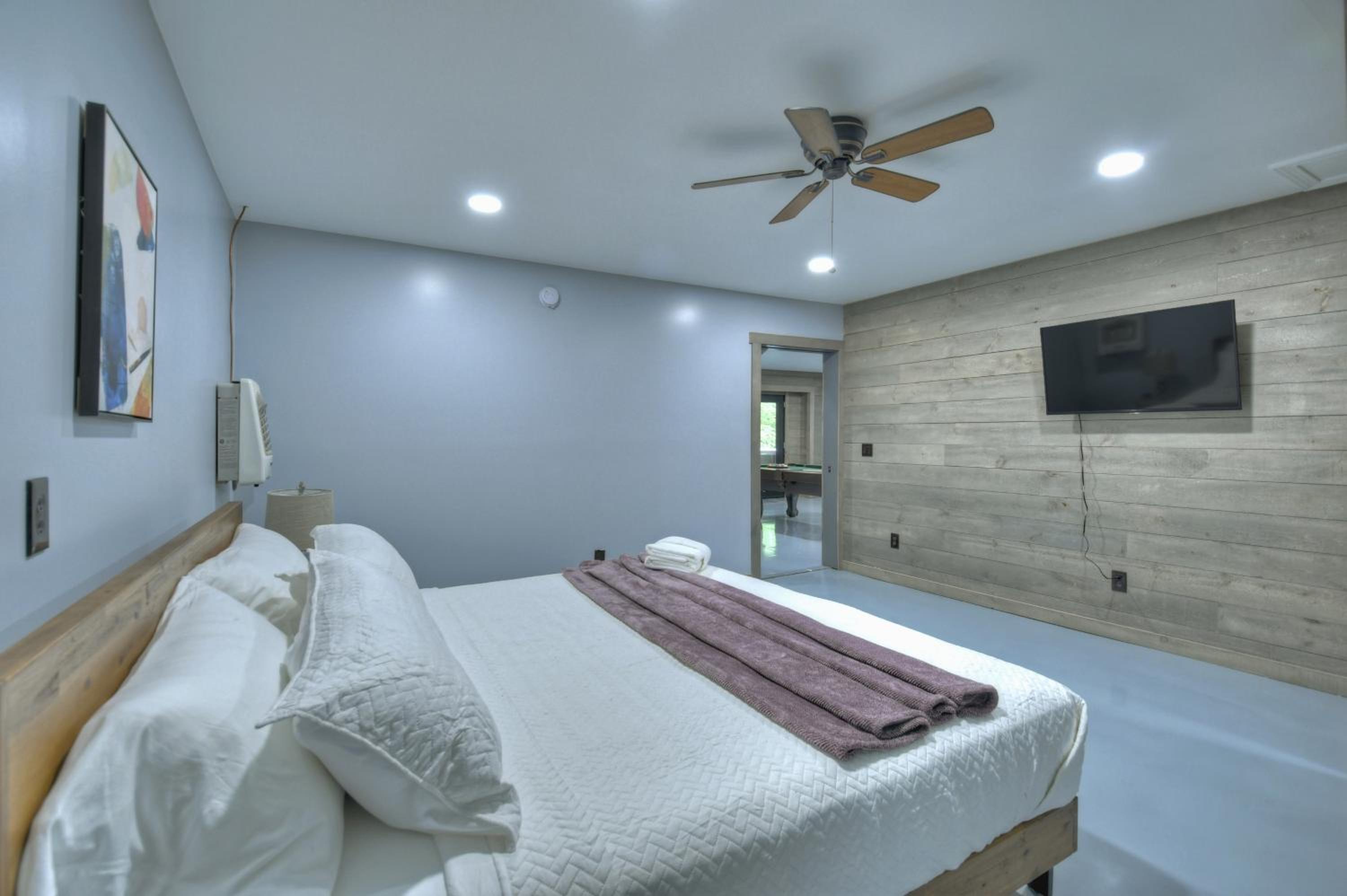 Four-Bedroom House - Photo 17