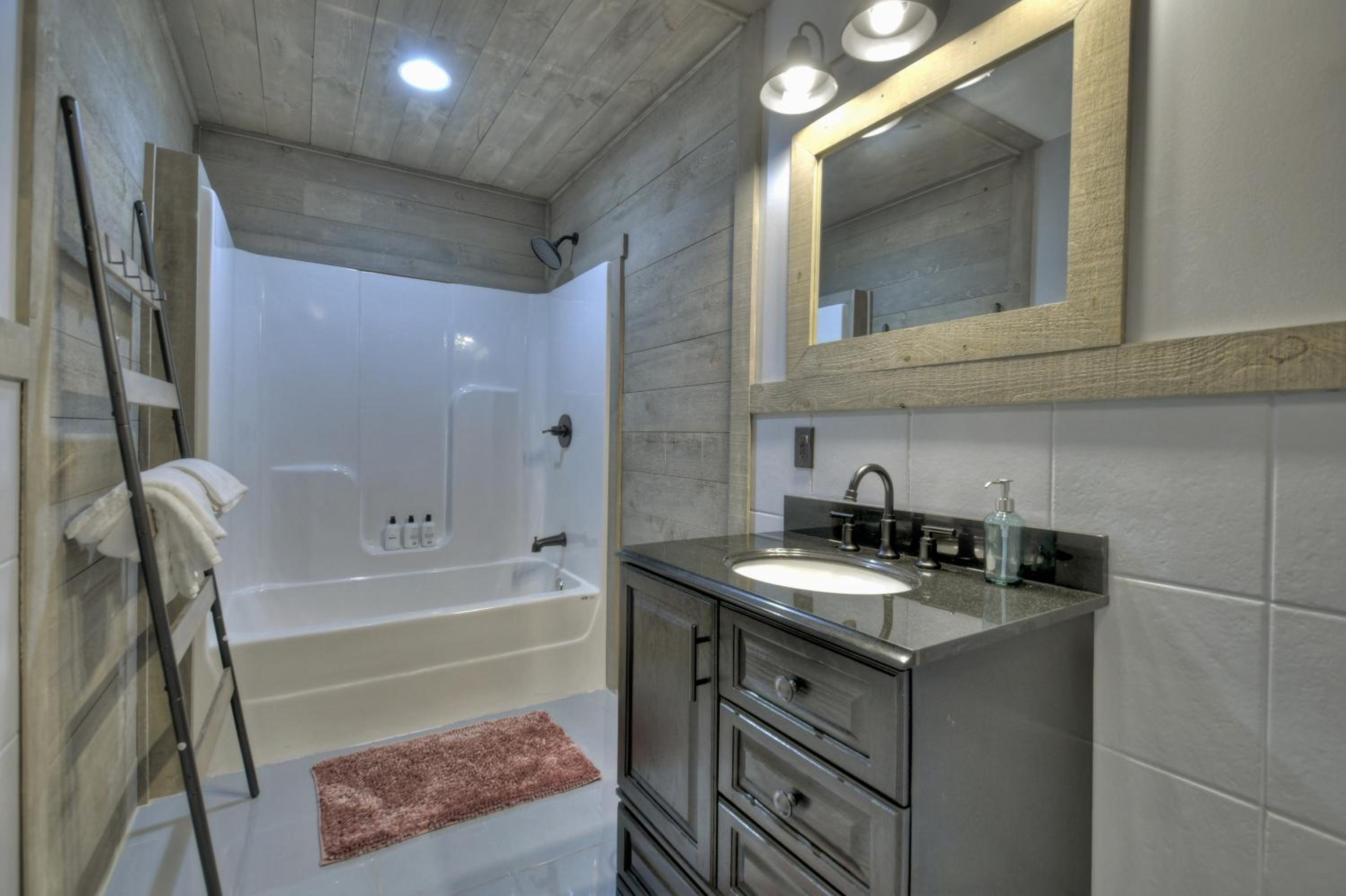Four-Bedroom House - Photo 18
