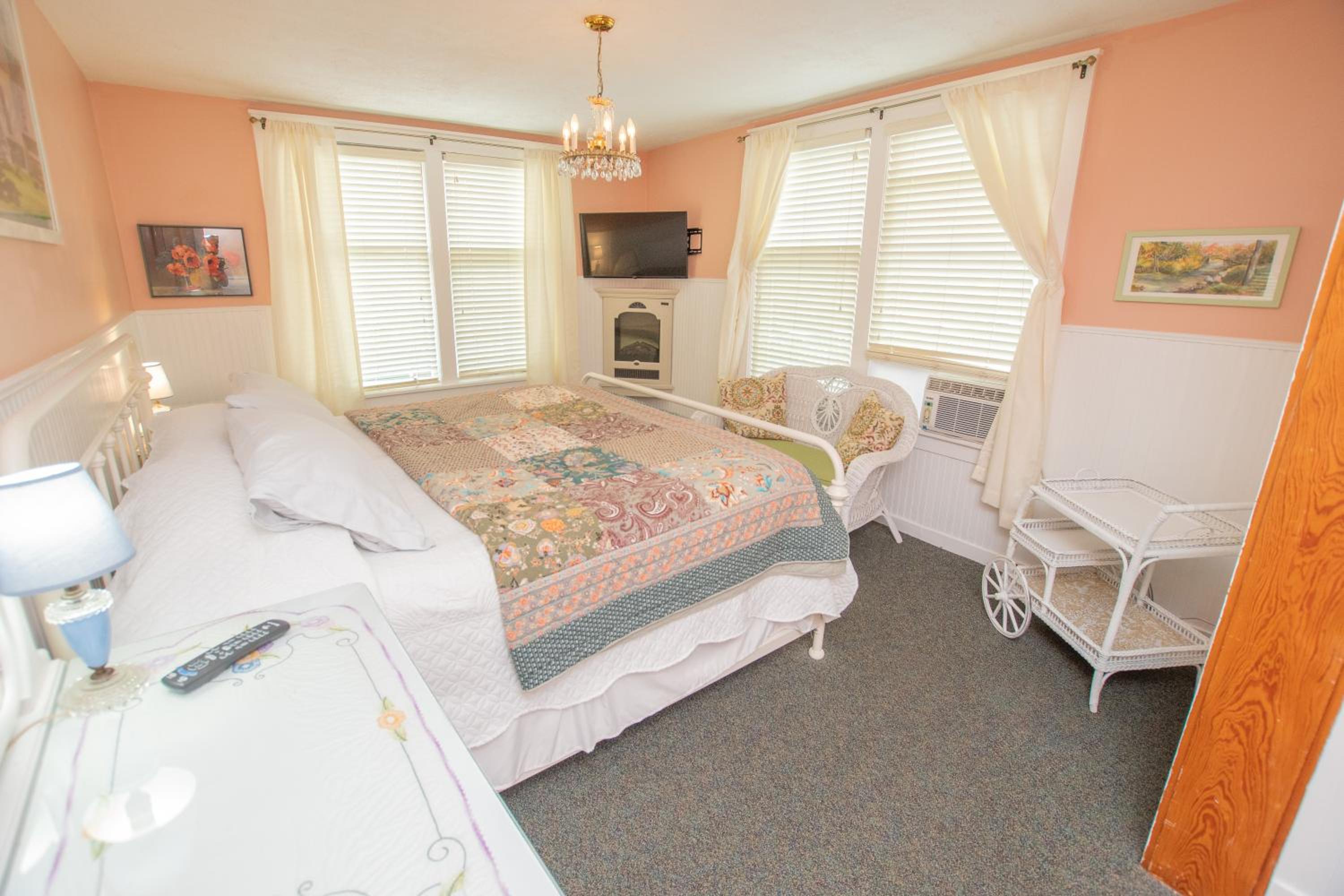 King Suite - Photo 3
