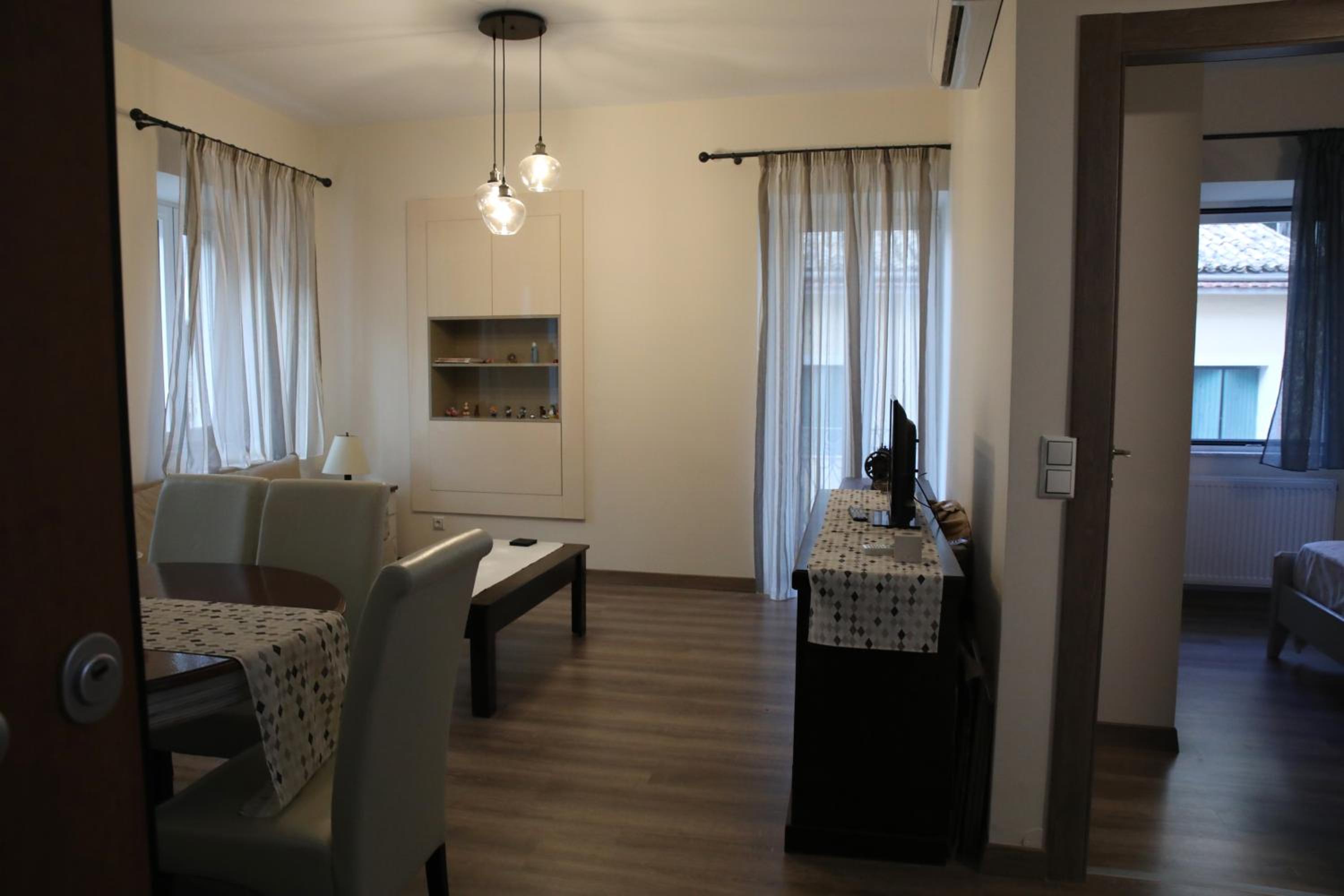 One-Bedroom Apartment photo 1