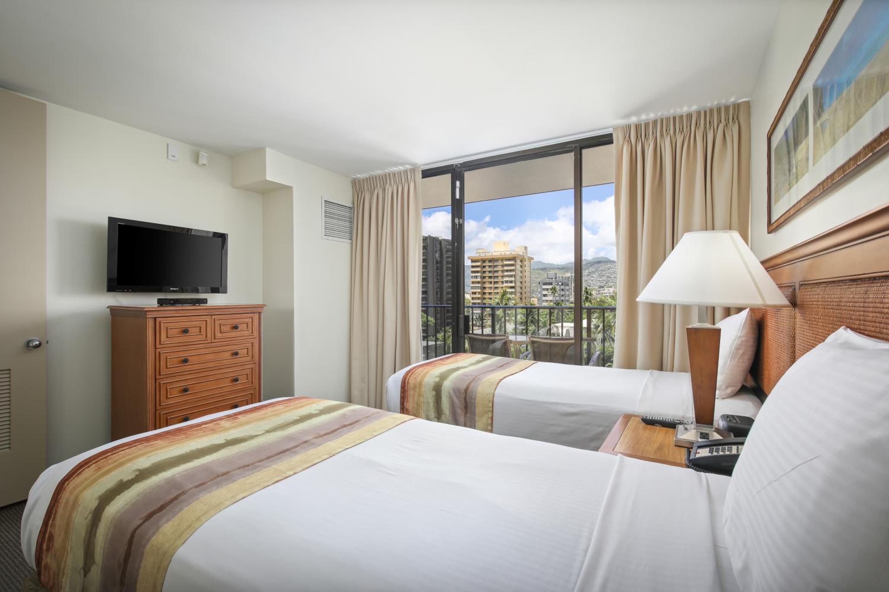 One-Bedroom Suite thumbnail 6