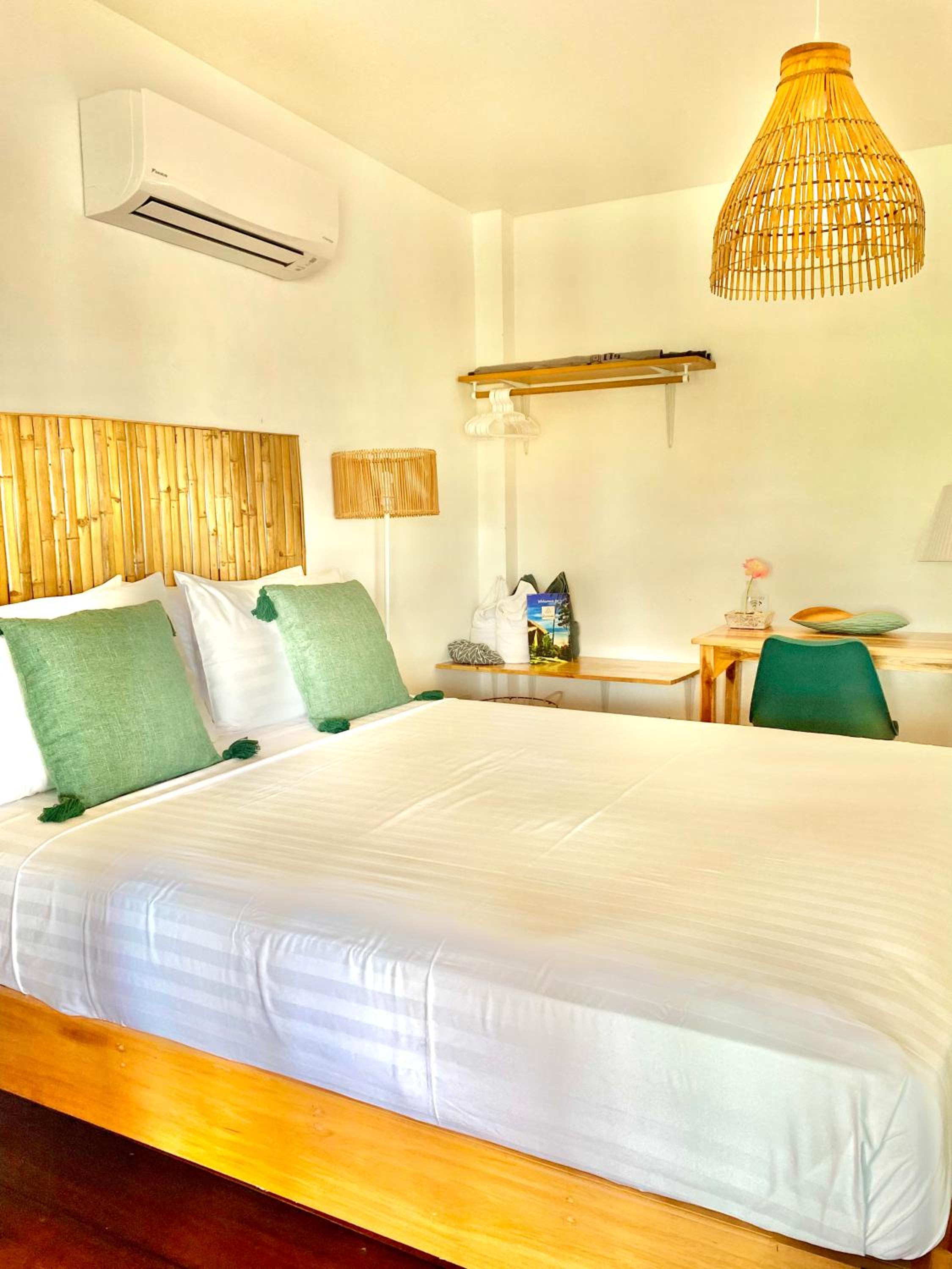 Deluxe Suite with Sea View