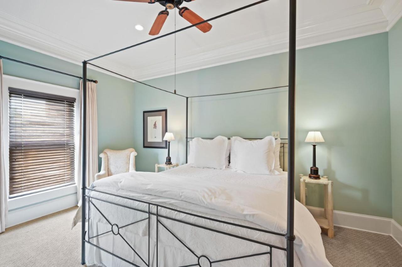 King Suite with Balcony photo 3