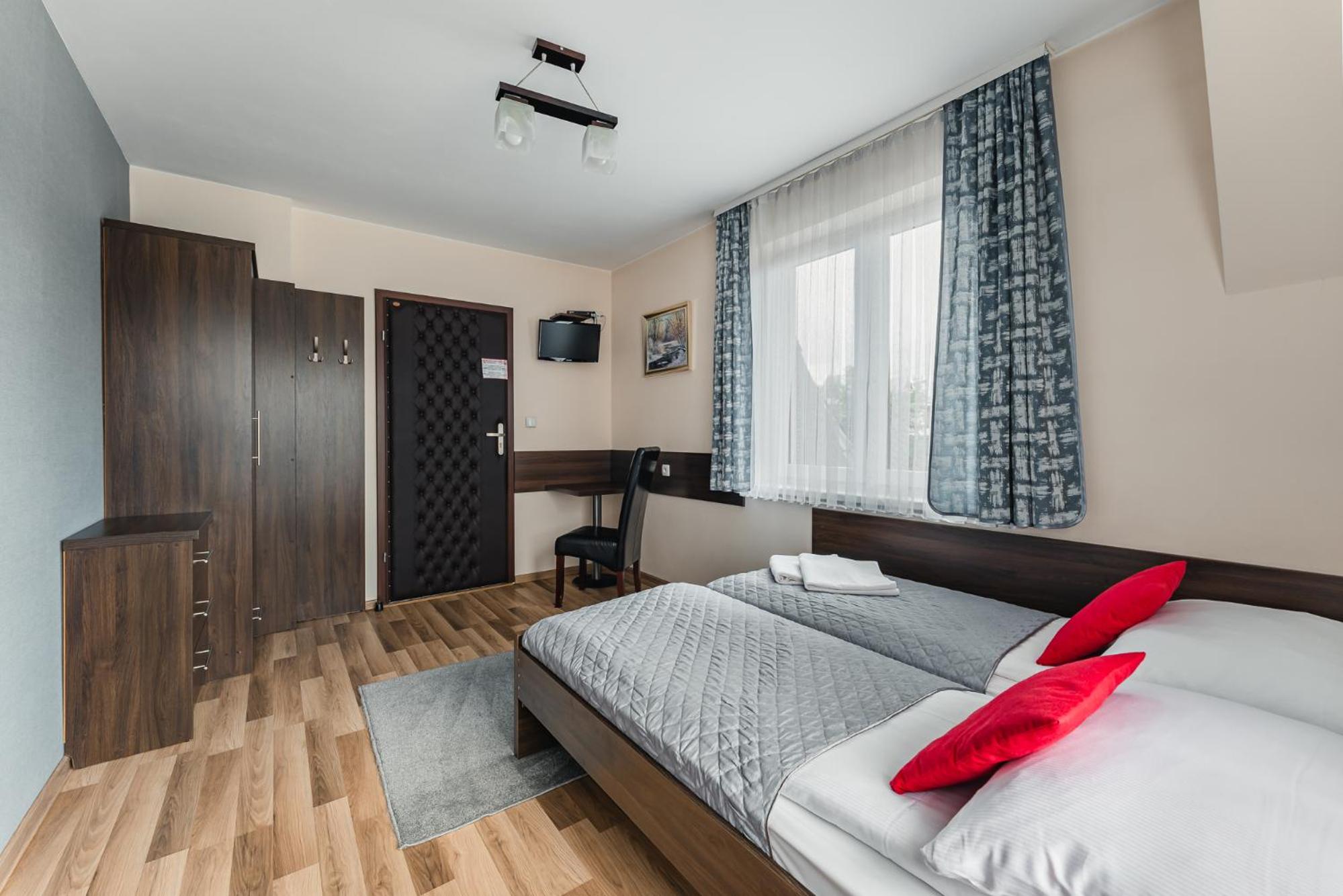 Twin Room with Balcony photo 2