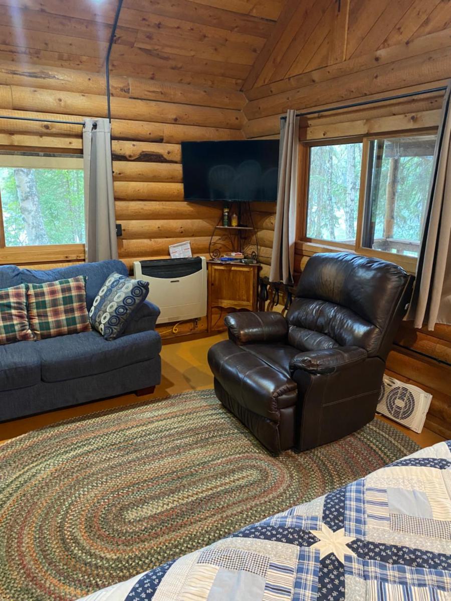 Family Room with Lake View photo 1